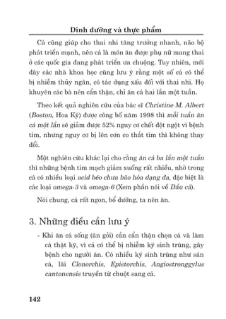 Trư ng ð i h c Nông nghi p 1 - Giáo trình B o qu n nông s n --------------------------------------------- 135
Có th tách h t b ng tay (th công) và b ng máy (cơ gi i) nhưng ph i b o ñ m s nguyên
v n c a h t nông s n, gi gìn và b o v phôi h t (n u h t dùng làm gi ng).
Cũng có th b o qu n h t mà không c n tách h t như trong b o qu n gi ng ngô, l c, ñ u
tương…
- Phơi, s y
M c ñích c a phơi, s y là làm gi m th y ph n c a nông s n ñ c ch ho t ñ ng trao ñ i
ch t c a nông s n và các vi sinh v t, côn trùng có trên nông s n. Vi c làm khô nông s n có th
ñư c th c hi n b ng phơi n ng ho c s y trong các thi t b s y, lò s y.
C n chú ý ñ n các v n ñ sau:
- Không nên s y tr c ti p nông s n b ng khói lò ñ t. Khói lò ñ t s d làm nhi t ñ nông
s n lên quá cao (quá l a) và nhi m mùi khói lò. Chúng s làm gi m giá tr c m quan và v sinh
c a nông s n sau s y.
- Không s y nông s n nhi t ñ quá cao (1000
C) vì ch t lư ng nông s n s thay ñ i m nh
(m t s c s ng, gi m t l n y m m, giá tr dinh dư ng gi m,…) Nhi t ñ s y nông s n thư ng
dao ñ ng trong kho ng 40-800
C.
- Nâng d n nhi t ñ khi s y ñ tránh s n t v , s h hóa… trên b m t nông s n.
Vi c phơi, s y nông s n có th và nên k t h p v i vi c ñ y nhanh quá trình chín sau thu
ho ch c a nông s n ñ nông s n n ñ nh v trao ñ i ch t. Trong trư ng h p chưa có ñi u ki n
phơi, s y ngay nông s n thì thông gió cho nông s n (b ng các ñư ng h m thông gió) hay b o
qu n kín nông s n (trong các túi PE) là vi c làm c n thi t.
- Phân lo i và làm s ch h t
M c ñích c a giai ño n này là lo i b t p ch t l n ra kh i nông s n. T p ch t l n có th là:
T p ch t vô cơ như cát, s i, ñ t, m u kim lo i,…
T p ch t h u cơ như: tàn dư cây tr ng (thân, lá, hoa, qu ), h t c d i, h t l ,…
M c ñích khác c a giai ño n này là t o s ñ ng nh t t i ña cho kh i h t ñ tránh hi n tư ng
t phân lo i c a kh i h t.
Hình 2.9. Nguyên lý làm vi c c a m t lo i sàng 3 khay
- X lý h t nông s n
ðây là bi n pháp h tr cho k thu t b o qu n mà chúng ta áp d ng cho nông s n sau này.
Chúng bao g m:
 