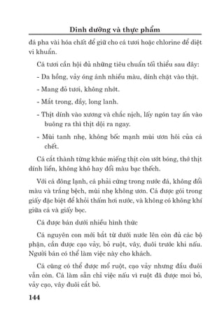 Trư ng ð i h c Nông nghi p 1 - Giáo trình B o qu n nông s n --------------------------------------------- 137
Rau hoa qu b t n thương d th i h ng trong ñi u ki n b o qu n thông thư ng và th m chí
c trong nhi t ñ th p.
- Dinh dư ng cao, ñ c bi t là ñư ng, Vitamin:
Vì ñ c ñi m này mà rau qu tươi tr thành th c ăn lý tư ng cho d ch h i ngoài ñ ng và
trong kho. Tuy nhiên, n u gi cho rau qu nguyên v n và b o v t t chúng thì s gây h i s
không ñáng k .
- S s n sinh etylen:
Etylen ñư c coi là m t hoocmon c a s chín và s già hóa. Nó ñư c sinh ra v i lư ng nh
t t c các cơ quan c a cây tr ng. Khi cây tr ng và nông s n vào giai ño n chín, già hóa hay g p
m t ñi u ki n ngo i c nh b t thu n nào ñó (m t x c nhi t, x c m hay x c dinh dư ng,…)
Etylen s s n sinh ra m t lư ng l n. Nó kích thích quá trình chín, già hóa; kích thích s phát
sinh và gây h i c a vi sinh v t. Nh ng tác h i do Etylen gây ra v i rau hoa qu tươi có th tóm
t t như sau:
- ð y nhanh quá trình chín
- Gây r ng cơ quan (lá, qu , cánh hoa, ñ t, cu ng)
- c ch s n hoa (hoa c t).
- Ngăn c n s hút nư c (hoa c t)
- Gây m t m u, nh t m u rau hoa qu
ð h n ch tác h i c a Etylen, có th áp d ng các bi n pháp sau:
- Thu non rau qu (n u có th ) vì khi còn non, s s n sinh Etylen th p.
- B o qu n rau hoa qu nhi t ñ th p, hàm lư ng CO2 cao vì trong các ñi u ki n k trên,
Etylen s n sinh r t ít.
- Xua ñu i Etylen ra kh i khu v c b o qu n rau hoa qu (chú ý giai ño n ñ u tiên c a quá
trình b o qu n) b ng thông gió tích c c.
- Phá h y Etylen trư c khi nó có th gây h i b ng các ch t oxy hóa m nh (ozon, thu c
tím…)
- c ch s s n sinh Etylen b ng m t s ion kim lo i n ng (Titan, B c…)
b) Công ngh sau thu ho ch rau hoa qu tươi
So v i nông s n d ng h t, công ngh sau thu ho ch rau hoa qu tươi ph c t p hơn, khó th c
hi n hơn. Kh năng b o qu n rau qu tươi không ch ph thu c vào các quá trình sau thu ho ch
mà còn vào các quá trình trư c thu ho ch. M t s quá trình trư c thu ho ch có liên quan ñ n
kh năng b o qu n rau qu tươi là:
* Các y u t trư c thu ho ch:
ði u ki n khí h u, th i ti t lúc cây tr ng sinh trư ng, phát tri n ngoài ñ ng ru ng.
- Nhi t ñ nh hư ng ñ n màu s c rau hoa qu , ch t lư ng ăn và dinh dư ng c a rau qu . Ví
d : Nhi t ñ th p s làm hàm lư ng Protein cao hơn trong rau qu .
- Ánh sáng nh hư ng ñ n hình thái và ch t lư ng rau qu . Ví d có nhi u ánh sáng qu s
ng t hơn, chín nhanh hơn nhưng có th b rám v . Ngư c l i, thi u ánh sáng qu s chua hơn và
màu s c qu không th hi n ñ y ñ .
- Gió có th gây t n thương cơ gi i trên v qu .
Ví d : Gió cây s o qu trên xoài, cam, quýt, i… Do ñó, có th áp d ng k thu t bao gói qu
trư c thu ho ch ñ tránh tác h i này.
 