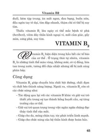 Trư ng ð i h c Nông nghi p 1 - Giáo trình B o qu n nông s n --------------------------------------------- 58
Protein là m t thành ph n ñ c bi t quan tr ng trong t bào s ng. Chúng ñi u khi n quá
trình trao ñ i ch t (khi ñóng vai trò là enzyme), tham gia vào c u trúc t bào và m t s nông
s n, chúng còn là ngu n năng lư ng d tr . Phân t protein là nh ng chu i polypeptide kh ng
l , ñư c xây d ng d a trên s g n k t các g c axit amin b ng liên k t peptide (-CO-NH-).
Nhìn chung, có th phân lo i protein d a trên:
1. Thu c tính v t lý và /ho c hóa h c: kích thư c, c u trúc, kh năng hòa tan, ñ bazơ…
2. Thành ph n c u t o c a protein: tùy theo thành ph n c u trúc nên phân t protein mà có
th chia thành hai nhóm: protein ñơn gi n (ch t o thành t các amino acid) và protein
ph c t p (ngoài các amino acid còn có các thành ph n khác). Ví d : lipoprotein (protein
g n nhóm lipid), nucleoprotein (protein g n nhóm nucleic acid), chromoprotein (protein
g n s c t ), metaloprotein (protein g n kim lo i), glycoprotein (protein g n nhóm
carbohydrate)…
3. Ch c năng c a protein trong t bào: protein c u trúc (protein trong màng và thành t
bào), protein d tr và các enzyme. Tuy nhiên các nhóm này có th trùng l p. Ví d : r t
nhi u enzyme cũng là thành ph n c a màng và có nhi u ch c năng trong t bào.
Amino acid là nh ng ch t h u cơ mà trong phân t có ch a ñ ng th i c hai nhóm
carboxyl (-COOH) và nhóm amino (-NH2). M t s amino acid có th ch a c nhóm hydroxyl (-
OH), sulfuhydryl (-SH) ho c nhóm amide (-CONH2). Trong t nhiên có kho ng 200 lo i amino
acid ñã ñư c tìm th y. Trong các phân t protein c a th c v t có 20 lo i amino acid.
Hàm lư ng protein trong nông s n thay ñ i tùy thu c vào lo i nông s n nhưng ñ u có
giá tr dinh dư ng cao. N u tính theo tr ng lư ng ch t khô, hàm lư ng protein trong lúa g o
kho ng 7-10%; cao lương 10-13%; ñ u tương 36-42%; qu 1%, rau 2%, các lo i rau h ñ u ñ
ch a kho ng 5%. Các protein d tr , ñư c tìm th y r t nhi u trong h t, là ngu n nitrogen (nitơ)
và axit amin cung c p cho s n y m m c a h t. ð i v i c gi ng, protein cũng ñóng vai trò
quan tr ng trong vi c phát tri n m m. V i các s n ph m rau qu , ph n l n protein ñóng vai trò
ch c năng (ví d như c u t o nên các enzyme) ch không d tr như trong các lo i h t. Các
protein enzyme ñ c bi t quan tr ng vì nó tham gia xúc tác cho h u h t các ph n ng sinh hóa
trong t bào c a nông s n sau thu ho ch.
S chuy n hóa c a protein và amino acid trong nông s n sau thu ho ch
R t nhi u protein trong t bào luôn trong giai ño n t ng h p và phân gi i. Sau khi ñư c
t ng h p, chúng s tham gia vào các quá trình chuy n hóa cho t i khi ñư c phân gi i và l i
ñư c tái s d ng.
Các nông s n sau thu ho ch có s thay ñ i ñáng k v hàm lư ng và thành ph n c a protein
và amino acid. Các nông s n d ng h t, n u ñư c b o qu n trong ñi u ki n t t, s không có
nh ng bi n ñ i ñáng k v thành ph n protein, tr giai ño n h t n y m m. Tuy nhiên có hai quá
trình thư ng d n ñ n s bi n ñ i v hàm lư ng và thành ph n c a protein và amino acid là s
già hóa và s chín c a qu .
S già hóa mô c a lá ñư c th hi n s suy gi m kh năng quang h p cũng như s t n
th t protein và chlorophyll. S phân gi i protein di n ra khá nhanh ngay sau khi thu ho ch nông
s n, ñ c bi t n u lá b c t r i kh i cây m . Trong khi ph n l n các enzyme gi m xu ng, thì m t
s enzyme ñ c bi t l i tăng n ng ñ hay ho t tính. Enzyme protease (peptidase) luôn có m t
trong t bào lá, nhưng n ng ñ thư ng tăng cao trong giai ño n già hóa c a rau.
Protease
Protein Amino acid
B i v y, khi protein b phân gi i và các amono acid ñư c tái s d ng, m t lư ng nh các
protein ñ c hi u ñư c t ng h p. Các amino acid m i ñư c t o ra (mà ph n l n ñư c chuy n
thành d ng glutamine) s ñư c chuy n ñ n các b ph n khác c a th c v t, ñ c bi t là b ph n
sinh s n có nhu c u cao. ð i v i lá ñã c t r i kh i cây thì các amino acid không th chuy n ñ n
các b ph n khác nên có xu hư ng tích l i trong lá.
 