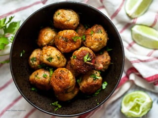 15 DINING WITH DYSPHAGIA: A COOKBOOK
Asian Chicken Meatballs
 