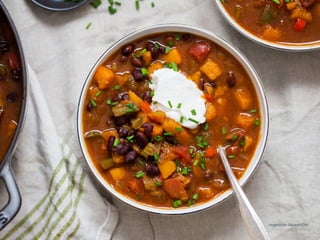 13 DINING WITH DYSPHAGIA: A COOKBOOK
Vegetarian Squash Chili
 