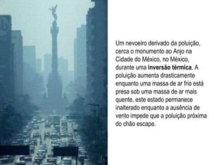 Um nevoeiro derivado da poluição, cerca o monumento ao Anjo na Cidade do México, no México, durante uma  inversão térmica ...