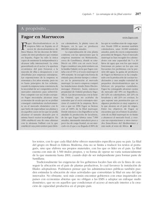los textos, con lo que cada filial debe ofrecer materiales específicos para su país. La filial
del grupo en Brasil es Editora Moderna, ésta no se limita a traducir los textos al portu-
gués, sino que elabora sus propios materiales, con los que es líder en el país. La filial
cuenta con más de 1.500 títulos propios, y su forma de operar no varía sustancialmente
de la que mantenía hasta 2001, cuando dejó de ser independiente para formar parte de
Santillana.
Tradicionalmente las exigencias de los gobiernos locales han ido en la línea de con-
seguir la ubicación en el país de plantas productivas, lo cual favorece la instalación de
filiales adoptadoras. Podríamos pensar que las administraciones públicas también pue-
den estimular la ubicación de otras actividades que convertirían la filial en una del tipo
innovador. No obstante, será más común encontrar gobiernos con estas inquietudes en
países con economías abiertas que no obligan a las EMN a adoptar un enfoque multi-
doméstico, que no en aquellos que condicionan el acceso al mercado interior a la crea-
ción de capacidad productiva en el propio país.
Capítulo 7 La estrategia de la filial exterior 207
A propósito...
Fagor en Marruecos www.fagor.com
Fagor Electrodomésticos es la
empresa líder en España en el
sector de electrodomésticos de
línea blanca. De las decenas de fabri-
cantes de estos productos que existían
en España, Fagor ha sido la única
capaz de mantener la independencia y
alcanzar talla internacional. La crisis
generalizada en el sector y la apertura
económica del país forzaron a la
mayoría de ellas a desaparecer, o ser
absorbidas por empresas extranjeras.
Las exportaciones de la empresa se
remontan a los años sesenta, pero no
es hasta principios de los ochenta,
cuando la empresa toma conciencia de
la necesidad de ser competitiva en los
mercados exteriores para sobrevivir.
Para competir con sus rivales europe-
os Fagor necesitaba alcanzar unas
economías de escala que no se podían
conseguir centrándose exclusivamen-
te en el mercado doméstico con lo
que hubo de especializar sus plantas y
en aquellos casos en los que no podía
alcanzar el tamaño deseado por si
misma buscó socios tecnológicos. En
1996 estableció una de estas alianzas
con la alemana Vaillant con la que
estableció una joint venture para fabri-
car calentadores, la planta vasca de
Bergara, en la que se producen
800.000 unidades anuales.
La especialización de esta planta
contrasta con las operaciones que la
empresa mantiene en Mohamedia,
cerca de Casablanca, donde se esta-
bleció en 1994 con un socio local.
Fagor constituyó una joint venture con
la familia Oukrid, en la que Fagor con-
taba con el 51% y el socio marroquí el
49% restante. Se escogió esta forma de
entrada para ahorrar tiempo y esfuer-
zo en la penetración al mercado
marroquí. La nueva empresa compró
las instalaciones donde Extra Electro-
menager (Extrem), hasta entonces
propiedad de Oukrid producía frigo-
ríficos. Las desavenencias con la fami-
lia Oukrid, que no acababa de
entender que el socio extranjero ejer-
ciese el control de la empresa, lleva-
ron a que en 1996 Fagor se hiciese
con el 100% de la filial marroquí.
Desde entonces a los frigoríficos se ha
añadido la producción de lavadoras,
de las que Fagor fabrica unas 7.000
anuales, intentando introducir poco a
poco las de carga frontal, en un mer-
cado en el que a su llegada el 80% de
las que se vendían eran de carga supe-
rior. Desde 1998 se montan también
calentadores, unas 10.000 unidades
anuales, parte de cuyos componentes
proceden de Bergara. Para el mercado
marroquí se han escogido los calenta-
dores con una capacidad de 5 a 10
litros de agua que son los que mejor
funcionan en países en los que son
frecuentes los problemas con la pre-
sión del agua. La gama de productos
de Fagor en Marruecos se ha comple-
tado con la producción de cocinas tra-
dicionales y una amplia variedad de
pequeños electrodomésticos que se
fabrican en pequeñas cantidades.
Fagor ha conseguido alcanzar cuotas
de mercado del 35% en frigoríficos,
del 42% en calentadores, del 23% en
lavadoras y del 21% en cocinas, lo
que supone una penetración que en
algunos productos es muy superior a
la que alcanza en el país de origen.
Entre los objetivos de Fagor se
encuentra que en el futuro la produc-
ción de su filial marroquí no se limite
a abastecer al mercado local, y crez-
can sus exportaciones a otros merca-
dos francófonos del Mediterráneo y
más tarde al resto de África. !
 