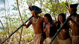 Bens de uso do povo ou de uma coletividade.
!
x
!
Bens pertencentes a uma pessoa ou (grupo) particular.
uma possível definição
 