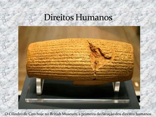 O Cilindro de Ciro hoje no British Museum, a primeira declaração dos direitos humanos
 