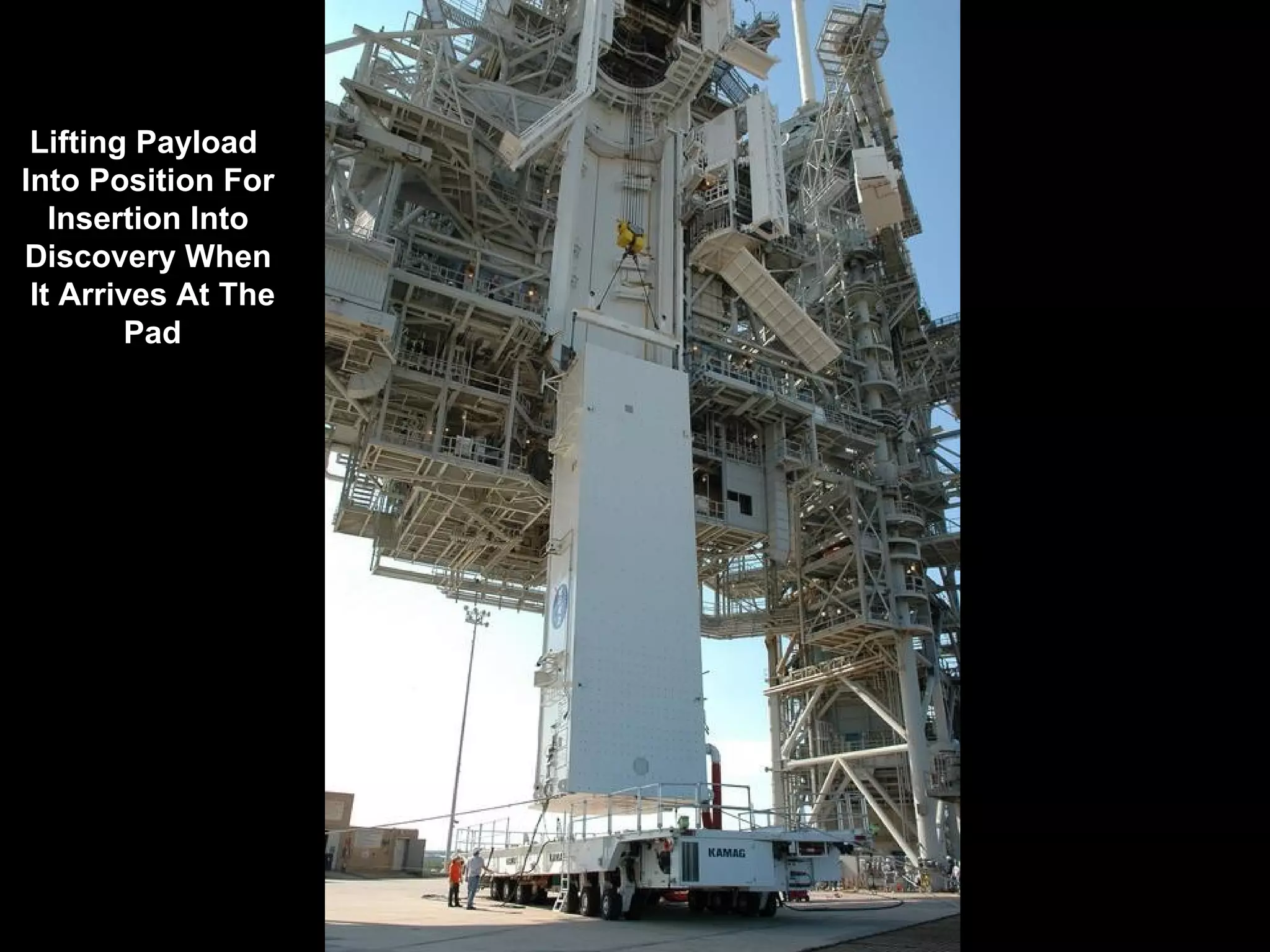 Lifting Payload
Into Position For
Insertion Into
Discovery When
It Arrives At The
Pad