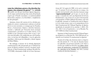 Nicolás Maduro Moros - Hugo Chávez Frías 
90 
Denuncia y salida de Venezuela de la Corte Interamericana de Derechos Humanos (CIDH) 
91 
como las violaciones graves a los derechos hu-manos 
y los crímenes de guerra” (Vgr. artículo 
29, eiusdem), tan sólo por mencionar algunas disposicio-nes 
de rango constitucional que dan cuenta del profundo 
respeto que el Estado venezolano y su institucionalidad 
democrática aseguran a la efectividad y cumplimiento 
de tales principios. 
Asimismo, dentro del contexto de los referidos pos-tulados 
de carácter constitucional, conforme al artículo 
23 de ese texto normativo, se consagra que los Tratados, 
Pactos y Convenciones relativos a derechos humanos, 
suscritos y ratificados por Venezuela tienen jerarquía 
constitucional y prevalecen en el orden interno, en la 
medida en que contengan normas sobre su goce y ejer-cicio 
más favorables a las establecidas por esta Constitu-ción 
y en las leyes de la República, y son de aplicación 
inmediata y directa por los tribunales y demás órganos 
del Poder Público. 
Sin embargo, el alcance de la referida disposición 
constitucional ha sido interpretado por el Tribunal Su-premo 
de Justicia mediante sentencia vinculante profe-rida 
por su Sala Constitucional, mediante Decisión No. 
1572/2008, relacionada al fallo de la Corte Interame-ricana 
del 5 de agosto de 2008, en la cual se sentenció 
que “el artículo 23 de la Constitución no otorga a los 
tratados internacionales sobre derechos humanos rango 
“supraconstitucional”, por lo que, en caso de anti-nomia 
o contradicción entre una disposición de la Carta 
Fundamental y una norma de un pacto internacional, 
correspondería al Poder Judicial determinar cuál sería 
la aplicable, tomando en consideración tanto lo dispues-to 
en la citada norma como en la jurisprudencia de la 
Sala Constitucional del Tribunal Supremo de Justicia, 
atendiendo al contenido de los artículos 7, 266.6, 334, 
335, 336.11 de la Constitución y en la Decisión No. 
1077/2000 de la Sala Constitucional. 
Asimismo, la Sala Constitucional del Tribunal Supre-mo 
de Justicia en su Decisión No. 1942/2003 precisó, en 
relación con el artículo 23 constitucional, lo siguiente: 
“A juicio de la Sala, dos elementos claves se despren-den 
del artículo 23. 1) Se trata de derechos huma-nos 
aplicables a las personas naturales; 2) Se refiere a 
normas que establezcan derechos, no a fallos o dictá-menes 
de instituciones, resoluciones de organismos, 
etc., prescritos en los Tratados, sino sólo a normas 
creativas de derechos humanos (...). 
 