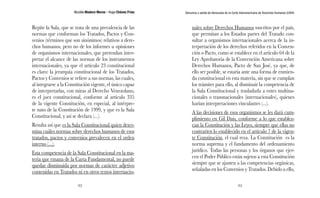 Nicolás Maduro Moros - Hugo Chávez Frías 
92 
Denuncia y salida de Venezuela de la Corte Interamericana de Derechos Humanos (CIDH) 
93 
Repite la Sala, que se trata de una prevalencia de las 
normas que conforman los Tratados, Pactos y Con-venios 
(términos que son sinónimos) relativos a dere-chos 
humanos, pero no de los informes u opiniones 
de organismos internacionales, que pretendan inter-pretar 
el alcance de las normas de los instrumentos 
internacionales, ya que el artículo 23 constitucional 
es claro: la jerarquía constitucional de los Tratados, 
Pactos y Convenios se refiere a sus normas, las cuales, 
al integrarse a la Constitución vigente, el único capaz 
de interpretarlas, con miras al Derecho Venezolano, 
es el juez constitucional, conforme al artículo 335 
de la vigente Constitución, en especial, al intérpre-te 
nato de la Constitución de 1999, y que es la Sala 
Constitucional, y así se declara (...). 
Resulta así que es la Sala Constitucional quien deter-mina 
cuáles normas sobre derechos humanos de esos 
tratados, pactos y convenios prevalecen en el orden 
interno (...). 
Esta competencia de la Sala Constitucional en la ma-teria 
que emana de la Carta Fundamental, no puede 
quedar disminuida por normas de carácter adjetivo 
contenidas en Tratados ni en otros textos internacio-nales 
sobre Derechos Humanos suscritos por el país, 
que permitan a los Estados partes del Tratado con-sultar 
a organismos internacionales acerca de la in-terpretación 
de los derechos referidos en la Conven-ción 
o Pacto, como se establece en el artículo 64 de la 
Ley Aprobatoria de la Convención Americana sobre 
Derechos Humanos, Pacto de San José, ya que, de 
ello ser posible, se estaría ante una forma de enmien-da 
constitucional en esta materia, sin que se cumplan 
los trámites para ello, al disminuir la competencia de 
la Sala Constitucional y trasladarla a entes multina-cionales 
o transnacionales (internacionales), quienes 
harían interpretaciones vinculantes (...). 
A las decisiones de esos organismos se les dará cum-plimiento 
en Gil Dais, conforme a lo que establez-can 
la Constitución y las Leyes, siempre que ellas no 
contraríen lo establecido en el artículo 7 de la vigen-te 
Constitución, el cual reza. La Constitución es la 
norma suprema y el fundamento del ordenamiento 
jurídico. Todas las personas y los órganos que ejer-cen 
el Poder Público están sujetos a esta Constitución 
siempre que se ajusten a las competencias orgánicas, 
señaladas en los Convenios y Tratados. Debido a ello, 
 