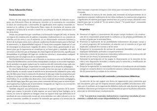 Área: Educación Física                                                                   estos mensajes corporales enriquece a los niños para vincularse favorablemente con
                                                                                            el mundo.
   Fundamentación                                                                               En definitiva, la esencia de este diseño está orientado al enriquecimiento de la
                                                                                            experiencia corporal y ludomotriz de los niños mediante la construcción progresiva
    Dentro de esta etapa de sistematización paulatina del Jardín de Infantes se pro-        y significativa de saberes para lograr sentirse bien en y con su cuerpo, oficiando como
pone una Educación Física de relevancia creciente en la enseñanza de contenidos;            soporte para que se instale el: “Yo me animo a hacer”, “Yo puedo hacer”, avanzando
es decir, de construcción e intercambio de significados entre sujetos corporales in-        hacia el “Yo sé hacer”.
mersos en la cultura, y una Educación Física capaz de vincularse de manera más
integrada a la tarea de la escuela a través de un enfoque de mayor articulación con            Propósitos
las otras áreas.
    Desde una perspectiva que contribuya a la formación integral del niño, se diseña        ■■ Favorecer el registro y conocimiento del propio cuerpo tendiente a la construc-
un espacio de construcción de saberes corporales y ludomotrices en un contexto de              ción de su corporeidad, propiciando la confianza en las propias posibilidades de
relación con los otros y con el ambiente, en un determinado momento histórico y                acción y el gusto por la actividad física.
dentro de la propia trama socio-cultural; condiciones fundamentales para la libertad,       ■■ Promover la exploración de las posibilidades ludomotrices del propio cuerpo y
la autonomía y la disponibilidad corporal. Ir hacia esta conquista implicará el uso            el control progresivo del movimiento, en relación con el contexto en el que esté
de estrategias en situaciones cargadas de afecto y buen clima, garantizando el am-             implicado, cuidando de sí mismo y de los otros.
biente para que la experiencia se constituya en un hacer grato y saludable. Así, será       ■■ Enriquecer la incorporación de normas de actuación favorables a la salud, que
necesario un docente que se despegue de viejos lugares de intervención, aquellos que           impliquen habilidades, actitudes y comportamientos.
demandaban el privilegio del logro de conductas estrictas y tensionaban cualquier           ■■ Estimular, a través de las prácticas corporales y ludomotrices, la construcción del
propuesta ante las exigencias de su cumplimiento.                                              vínculo con los otros y la autonomía personal.
    Será fundamental, entonces, que el docente se reconozca como un facilitador que         ■■ Estimular la participación en los juegos, la dinamización en la asunción de los
interactúe flexiblemente con los niños invitándolos a realizar un recorrido impregna-          roles y una disposición favorable y creativa para la invención y modificación de
do de sentidos, con gusto y placer por la construcción del contenido al que cada uno           reglas y espacios de juegos.
de ellos sea capaz de llegar, respetando los emergentes de la situación pedagógica.         ■■ Propiciar la exploración, la creatividad y el disfrute en la realización de actividades
    En estos fundamentos se sostiene el trazado de los tres ejes que se seleccionaron          y juegos en contacto directo con el ambiente natural y urbano, fomentando actitu-
para el diseño, no siendo casual el sentido de la denominación ludomotriz para cada            des de preservación y cuidado de los mismos.
uno de ellos, pues tiene la intención de plasmar la idea que todas las propuestas que
se lleven a la práctica deben ser atravesadas por lo lúdico. Esto es: desarrollar una ac-      Selección, organización del contenido y orientaciones didácticas
titud lúdica, en un sentido más abarcativo, como modo de intervención pedagógica,
más allá del lugar específico que tiene como contenido del área, pues su esencial pre-         La selección de los ejes sugiere una forma de organización para contenidos que
sencia garantiza el placer por el movimiento, otorgando así, vigencia a la concepción       son vinculantes, pero que de ninguna manera sujetan posibles articulaciones verti-
de este diseño en el plano de la práctica.                                                  cales; por el contrario, en la organización didáctica áulica de cada docente se podrán
    También adquiere una permanente presencia el aspecto expresivo de la motri-             establecer relaciones que enriquezcan esta propuesta ya que en la práctica educativa,
cidad, por cuanto, le permite al niño superar un poco más la base biológica de la           estos ejes se interrelacionan constantemente.
misma, en tanto lo expresivo se designa como un espacio vital cuya definición es el
resultado de una construcción social; así, arma símbolos con valor cultural y a la vez         I. Eje “Las prácticas corporales, ludomotrices y expresivas vinculadas al cono-
que los transmite, también es receptor. Se entiende que apostar a la interacción de         cimiento y cuidado del cuerpo (disponibilidad de sí mismo)”:

130  |  Diseño Curricular para Educación Inicial
 