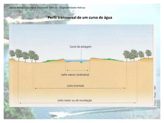 Gestão de recursos: como as bacias hidrográficas são entidades coerentes no sentido hidrológico, é comum gerir os recursos de água na base de bacias individuais.Escola Básica 2,3/S Michel Giacometti  GEO  10  - Disponibilidades HídricasErosão Normal ou FluvialSão três os processos geológicos que ocorrem ao longo do curso dos rios:- Erosão: é provocada pela extracção progressiva de materiais do leito das margens, sendo a pressão exercida pela água a responsável por este fenómeno, não esquecendo ainda a importância das épocas de cheias que é onde a velocidade das águas é maior. O poder erosivo de um rio será tanto maior quanto maior for o seu caudal e a inclinação do seu leito, que pode sofrer variações ao longo do percurso;