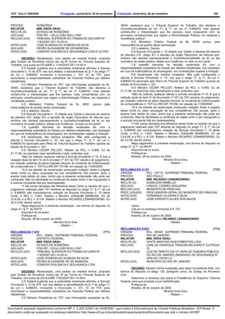 STF - DJe nº 208/2009                  Divulgação: quinta-feira, 05 de novembro   Publicação: sexta-feira, 06 de novembro                                   106



  PROCED.            : RONDÔNIA                                                       36/45, esclarece que “o Tribunal Superior do Trabalho não declarou a
  RELATOR            : MIN. EROS GRAU                                                 inconstitucionalidade do art. 71, § 1º, da Lei nº. 8.666/93, mas apenas
  RECLTE.(S)         : ESTADO DE RONDÔNIA                                             conferiu-lhe a interpretação que lhe pareceu mais congruente com os
  ADV.(A/S)          : PGE-RO - LEILA LEÃO BOU LTAIF                                  princípios constitucionais que regem a Administração Pública, em especial a
  RECLDO.(A/S)       : TRIBUNAL SUPERIOR DO TRABALHO (ED-AIRR Nº                      moralidade pública”.
                       1140/2007-001-14-40.4)                                                  4.O Ministério Público Federal às fls. 50/53 opinou pela
  INTDO.(A/S)        : JOSÉ ROSENALDO ALMEIDA DA SILVA                                improcedência do pedido desta reclamação.
  ADV.(A/S)          : PEDRO ALEXANDRE DE SÁ BARBOSA                                           5.É o relatório. Decido.
  INTDO.(A/S)        : CONDOR VIGILÂNCIA E SEGURANÇA LTDA E OUTRO                              6.A Súmula Vinculante n. 10 dispõe que “[v]iola a cláusula de reserva
                                                                                      de plenário (CF, artigo 97) a decisão de órgão fracionário de tribunal que,
           DECISÃO: Reclamação, com pedido de medida liminar, proposta                embora não declare expressamente a inconstitucionalidade de lei ou ato
  pelo Estado de Rondônia contra ato da 8ª Turma do Tribunal Superior do              normativo do poder público, afasta sua incidência, no todo ou em parte”.
  Trabalho, nos autos do ED-AIRR n. 1140/2007-001-14-40.4.                                     7.A questão discutida na decisão reclamada diz com a
           2.O Estado sustenta que a autoridade reclamada afrontou a Súmula           responsabilidade subsidiária do Estado por débitos trabalhistas, nas hipóteses
  Vinculante n. 10 do STF, vez que afastou a aplicabilidade do § 1º do artigo 71      em que há inadimplência do empregador, em contratações sujeitas à licitação.
  da Lei n. 8.666/93, invocando o Enunciado n. 331, IV, do TST, para                           8.A reclamação não merece prosperar. Não está configurada a
  reconhecer a responsabilidade subsidiária da Fazenda Pública por débitos            afronta à Súmula Vinculante n. 10, vez que o artigo 71, § 1º, da Lei n.
  trabalhistas.                                                                       8.666/93 foi apreciado pelo Pleno do Tribunal Superior do Trabalho quando da
           3.O Ministro Presidente do TST, nas informações prestadas às fls.          edição do Enunciado n. 331.
  30/40, esclarece que o Tribunal Superior do Trabalho não declarou a                          9.O Ministro CEZAR PELUZO, Relator da RCL n. 6.969, DJ de
  inconstitucionalidade do art. 71, § 1º, da Lei nº. 8.666/93, “mas apenas            21.11.08, ao examinar caso semelhante a este, entendeu que:
  conferiu-lhe a interpretação que lhe pareceu mais consentânea com os                         “Não há, todavia, qualquer ofensa à súmula vinculante nº 10. É que a
  princípios constitucionais que regem a Administração Pública, em especial a         redação atual do item IV do Enunciado nº 331 do TST resultou do julgamento,
  moralidade pública”.                                                                por votação unânime do pleno daquele tribunal, do Incidente de Uniformização
           4.O Ministério Público Federal às fls. 48/51 opinou pela                   de Jurisprudência n° TST-IUJ-RR-297.751/96, em sessão de 11/09/2000”.
  improcedência do pedido desta reclamação.                                                    10.A via estreita da reclamação pressupõe violação direta a julgado
           5.É o relatório. Decido.                                                   desta Corte ou clara usurpação de sua competência. Daí porque, após o
           6.A Súmula Vinculante n. 10 dispõe que “[v]iola a cláusula de reserva      exame mais detido do caso, tenho que a presente reclamação não pode ser
  de plenário (CF, artigo 97) a decisão de órgão fracionário de tribunal que,         conhecida. Não há identidade ou similitude de objeto entre o ato impugnado e
  embora não declare expressamente a inconstitucionalidade de lei ou ato              a súmula vinculante tida por desrespeitada.
  normativo do poder público, afasta sua incidência, no todo ou em parte”.                     11.Há outras decisões dos Ministros desta Corte no sentido de que o
           7.A questão discutida na decisão reclamada diz com a                       julgamento realizado pelo TST atinente ao disposto no artigo 71, § 1º, da Lei
  responsabilidade subsidiária do Estado por débitos trabalhistas, nas hipóteses      n. 8.666/93 não consubstancia violação da Súmula Vinculante n. 10 desta
  em que há inadimplência do empregador, em contratações sujeitas à licitação.        Corte: a RCL n. 7.847, Relator o Ministro JOAQUIM BARBOSA, DJ de
           8.A reclamação não merece prosperar. Não está configurada a                23.4.09, e a RCL n. 8.134, Relator o Ministro RICARDO LEWANDOWSKI, DJ
  afronta à Súmula Vinculante n. 10, vez que o artigo 71, § 1º, da Lei n.             de 5.5.09, dentre outros.
  8.666/93 foi apreciado pelo Pleno do Tribunal Superior do Trabalho quando da                 Nego seguimento à presente reclamação, nos termos do disposto no
  edição do Enunciado n. 331.                                                         artigo 21, § 1º, do RISTF.
           9.O Ministro CEZAR PELUZO, Relator da RCL n. 6.969, DJ de                           Arquivem-se os autos.
  21.11.08, ao examinar caso semelhante a este, entendeu que:                                  Publique-se.
           “Não há, todavia, qualquer ofensa à súmula vinculante nº 10. É que a                Brasília, 29 de outubro de 2009.
  redação atual do item IV do Enunciado nº 331 do TST resultou do julgamento,                                            Ministro Eros Grau
  por votação unânime do pleno daquele tribunal, do Incidente de Uniformização                                               - Relator –
  de Jurisprudência n° TST-IUJ-RR-297.751/96, em sessão de 11/09/2000”.
           10.A via estreita da reclamação pressupõe violação direta a julgado        RECLAMAÇÃO 8.101                                        (712)
  desta Corte ou clara usurpação de sua competência. Daí porque, após o               ORIGEM         : RCL - 43719 - SUPREMO TRIBUNAL FEDERAL
  exame mais detido do caso, tenho que a presente reclamação não pode ser             PROCED.        : SÃO PAULO
  conhecida. Não há identidade ou similitude de objeto entre o ato impugnado e        RELATOR        :MIN. RICARDO LEWANDOWSKI
  a súmula vinculante tida por desrespeitada.                                         RECLTE.(S)     : EDMILSON ARMELLEI
           11.Há outras decisões dos Ministros desta Corte no sentido de que o        ADV.(A/S)      : LÍNDICE CORRÊA NOGUEIRA
  julgamento realizado pelo TST atinente ao disposto no artigo 71, § 1º, da Lei       RECLDO.(A/S)   : MUNICÍPIO DE PIRACAIA
  n. 8.666/93 não consubstancia violação da Súmula Vinculante n. 10 desta             PROC.(A/S)(ES) : PROCURADOR-GERAL DO MUNICÍPIO DE PIRACAIA
  Corte: a RCL n. 7.847, Relator o Ministro JOAQUIM BARBOSA, DJ de                    INTDO.(A/S)    : FERNANDO OLIVEIRA E SILVA
  23.4.09, e a RCL n. 8.134, Relator o Ministro RICARDO LEWANDOWSKI, DJ               INTDO.(A/S)    : JOSÉ EXPEDITO ALVES DOS ANJOS
  de 5.5.09, dentre outros.
           Nego seguimento à presente reclamação, nos termos do disposto no                   Vistos.
  artigo 21, § 1º, do RISTF.                                                                  Cite-se no endereço fornecido à fl. 107.
           Arquivem-se os autos.                                                              Publique-se.
           Publique-se.                                                                       Brasília, 28 de outubro de 2009.
           Brasília, 29 de outubro de 2009.                                                                    Ministro RICARDO LEWANDOWSKI
                                     Ministro Eros Grau                                                                     - Relator -
                                         - Relator –
                                                                                      RECLAMAÇÃO 8.623                                           (713)
  RECLAMAÇÃO 7.810                                                        (711)       ORIGEM        : RCL - 88348 - SUPREMO TRIBUNAL FEDERAL
  ORIGEM        : RCL - 20654 - SUPREMO TRIBUNAL FEDERAL                              PROCED.       : RIO DE JANEIRO
  PROCED.       : DISTRITO FEDERAL                                                    RELATOR       :MIN. EROS GRAU
  RELATOR       : MIN. EROS GRAU                                                      RECLTE.(S)    : WHITE MARTINS INVESTIMENTOS LTDA
  RECLTE.(S)    : ESTADO DE RONDÔNIA                                                  ADV.(A/S)     : CARLOS HENRIQUE TRANJAN BECHARA E OUTRO(A/
  ADV.(A/S)     : PGE-RO - LEILA LEÃO BOU LTAIF                                                       S)
  RECLDO.(A/S)  : TRIBUNAL SUPERIOR DO TRABALHO (AIRR Nº                              RECLDO.(A/S)  : JUIZ DE DIREITO DA 12ª VARA DE FAZENDA PÚBLICA
                  1140/2007-001-14-40.4)                                                              DO RIO DE JANEIRO (MANDADO DE SEGURANÇA Nº
  INTDO.(A/S)   : JOSÉ ROSENALDO ALMEIDA DA SILVA                                                     2000.001.037441-2)
  ADV.(A/S)     : PEDRO ALEXANDRE DE SÁ BARBOSA                                       INTDO.(A/S)   : MUNICÍPIO DO RIO DE JANEIRO
  INTDO.(A/S)   : CONDOR VIGILÂNCIA E SEGURANÇA LTDA
                                                                                              DECISÃO: Declaro minha suspeição para atuar no presente feito, nos
           DECISÃO: Reclamação, com pedido de medida liminar, proposta                termos do disposto no artigo 135, parágrafo único, do Código de Processo
  pelo Estado de Rondônia contra ato 8ª da Turma do Tribunal Superior do              Civil.
  Trabalho, nos autos do ED-A-AIRR 1140/2007-001-14-40-4.                                     Determino a remessa dos autos à Presidência do Supremo Tribunal
           2.O Estado sustenta que a autoridade reclamada afrontou a Súmula           Federal, para que proceda a sua redistribuição.
  Vinculante n. 10 do STF, vez que afastou a aplicabilidade do § 1º do artigo 71              Publique-se.
  da Lei n. 8.666/93, invocando o Enunciado n. 331, IV, do TST, para                          Brasília, 29 de outubro de 2009.
  reconhecer a responsabilidade subsidiária da Fazenda Pública por débitos                                              Ministro Eros Grau
  trabalhistas.                                                                                                             - Relator -
           3.O Ministro Presidente do TST, nas informações prestadas às fls.


Documento assinado digitalmente conforme MP n° 2.200-2/2001 de 24/08/2001, que institui a Infra-estrutura de Chaves Públicas Brasileira - ICP-Brasil. O
documento pode ser acessado no endereço eletrônico http://www.stf.jus.br/portal/autenticacao/autenticarDocumento.asp sob o número 441857
 