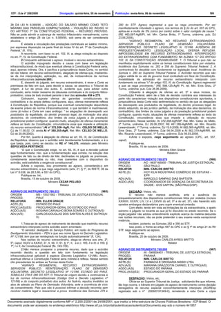 STF - DJe nº 208/2009                     Divulgação: quinta-feira, 05 de novembro     Publicação: sexta-feira, 06 de novembro                                      199



  28 DA LEI N 9.069/95 – ADOÇÃO DO SALÁRIO MÍNIMO COMO TETO                                280 do STF. Agravo regimental a que se nega provimento. Por ser
  MÁXIMO DAS PARCELAS COMPACTUADAS – VIOLAÇÃO AO INCISO IV                                 manifestamente infundado o agravo, nos termos do § 2o do art. 557 do CPC,
  DO ARTTIGO 7º DA CONSTITUIÇÃO FEDERAL – RECURSO PROVIDO.                                 aplica-se a multa de 5% (cinco por cento) sobre o valor corrigido da causa.”
  Não se pode admitir a cobrança de resíduo inflacionário mensalmente, como                (RE 463.097-AgR/PI, rel. Min. Carlos Britto, 1ª Turma, unânime, pub. DJ
  estabelece o artigo 28 da Lei n. 9.069/95, sob pena de ser considerada                   23.06.2006).
  abusiva.                                                                                           “AGRAVO REGIMENTAL NO RECURSO EXTRAORDINÁRIO.
            É vedada a vinculação das prestações contratuais ao salário mínimo,            SERVIDOR          PÚBLICO.      PLANO        DE    DEMISSÃO      VOLUNTÁRIA.
  por expressa disposição na parte final do inciso IV do art. 7º da Constituição           REINTEGRAÇÃO. DECRETO LEGISLATIVO N. 121/98. AUSÊNCIA DE
  Federal.” (fl. 178).                                                                     PREQUESTIONAMENTO. LEGISLAÇÃO LOCAL. OFENSA REFLEXA.
            A recorrente, com base no art. 102, III, a, alega violação ao disposto         IMPOSSIBILIDADE EM RECURSO EXTRAORDINÁRIO. INTERPOSIÇÃO
  no art. 7º, IV, da Constituição Federal.                                                 DO EXTRAORDINÁRIO COM FUNDAMENTO NA ALÍNEA "C" DO ARTIGO
            2.Conquanto admissível o agravo, inviável o recurso extraordinário.            102, III, DA CONSTITUIÇÃO. INVIABILIDADE. 1. O Tribunal a quo não se
            O acórdão impugnado decidiu a causa com base em legislação                     manifestou explicitamente sobre os temas constitucionais tidos por violados.
  infraconstitucional, de modo que eventual ofensa à Constituição Federal seria,           Incidência das Súmulas ns. 282 e 356 do Supremo Tribunal Federal. 2. A
  aqui, apenas indireta. Ora, é pacífica a jurisprudência desta Corte, no sentido          controvérsia foi decidida com fundamento na legislação local. Incidência da
  de não tolerar, em recurso extraordinário, alegação de ofensa que, irradiando-           Súmula n. 280 do Supremo Tribunal Federal. 3. Acórdão recorrido que não
  se de má interpretação, aplicação, ou, até, de inobservância de normas                   julgou válida lei ou ato de governo local contestado em face da Constituição.
  infraconstitucionais (súmula 280).                                                       Inviabilidade da admissão do recurso extraordinário interposto com
            E, dissentir do julgado, em recurso extraordinário, é rever a Corte as         fundamento na alínea "c" do artigo 102, III, da Constituição. Agravo regimental
  premissas de fato em que, para decidir a causa, se assentou o Tribunal de                a que se nega provimento.” (RE 598.125-AgR/ PI, rel. Min. Eros Grau, 2ª
  origem, à luz da prova dos autos. E, evidente que, para adotar outra                     Turma, unânime, pub. DJe 26.06.2009).
  conclusão, seria mister reexame de cláusulas contratuais e do conjunto fático-                     3.Quanto à alegação de ofensa ao art. 5º e seus incisos, da
  probatório, coisa de todo inviável perante o teor das súmulas 454 e 279.                 Constituição Federal, além de o fato de decisão contrária aos interesses da
            Outrossim, suposta ofensa às garantias constitucionais do                      parte não caracterizar violação aos dispositivos constitucionais apontados, a
  contraditório e da ampla defesa configuraria, aqui, ofensa meramente reflexa             jurisprudência desta Corte está sedimentada no sentido de que as alegações
  à Constituição da República, porque sua eventual caracterização dependeria               de desrespeito aos postulados da legalidade, do devido processo legal, do
  de exame prévio de norma infraconstitucional, o que também é inadmissível,               direito adquirido, do ato jurídico perfeito, da motivação dos atos decisórios, do
  como já notou a Corte em caso análogo: “ as alegações de desrespeito aos                 contraditório, dos limites da coisa julgada e da prestação jurisdicional podem
  postulados da legalidade, do devido processo legal, da motivação dos atos                configurar, quando muito, situações de ofensa meramente reflexa ao texto da
  decisórios, do contraditório, dos limites da coisa julgada e da prestação                Constituição, circunstância essa que impede a utilização do recurso
  jurisdicional podem configurar, quando muito, situações de ofensa meramente              extraordinário. Nesse sentido: AI 372.358-AgR/SP, Rel. Min. Celso de Mello,
  reflexa ao texto da Constituição, circunstância essa que impede a utilização             2ª Turma, unânime, DJ 26.06.2002; RE 461.286-AgR/MS, rel. Min. Ricardo
  do recurso extraordinário” (AI nº 372.358- AgR, Rel. Min. CELSO DE MELLO,                Lewandowski, 1ª Turma, unânime, DJ 15.9.2006; AI 682.065-AgR/RS, rel. Min.
  DJ de 11.06.02. Cf. ainda AI nº 360.265-AgR, Rel. Min. CELSO DE MELLO,                   Eros Grau, 2ª Turma, unânime, DJe 04.04.2008 e AI 662.319-AgR/RR, rel.
  DJ de 20.09.2002).                                                                       Min. Ricardo Lewandowski, 1ª Turma, unânime, DJe 06.03.2009.
            Por fim, quanto à alegação de ofensa ao art. 93, IX, da Constituição                     4.Ante o exposto, nego seguimento ao agravo (CPC, art. 557,
  da República, observo que o acórdão está devidamente fundamentado, e é o                 caput).
  que basta, pois, como se decidiu no RE nº 140.370, relatado pelo Ministro                          Publique-se.
  SEPÚLVEDA PERTENCE:                                                                                Brasília, 15 de outubro de 2009.
            “O que a Constituição exige, no art. 93, IX, é que a decisão judicial                                              Ministra Ellen Gracie
  seja fundamentada; não, que a fundamentação seja correta, na solução das                                                            Relatora
  questões de fato ou de direito da lide: declinadas no julgado as premissas,
  corretamente assentadas ou não, mas coerentes com o dispositivo do                       AGRAVO DE INSTRUMENTO 769.079                              (966)
  acórdão, está satisfeita a exigência constitucional”.                                    ORIGEM        : AC - 8637165000 - TRIBUNAL DE JUSTIÇA ESTADUAL
            3.Ante o exposto, dou provimento ao agravo, convertendo-o em                   PROCED.       : SÃO PAULO
  recurso extraordinário, a que nego seguimento (arts. 21, § 1º, do RISTF, 38 da           RELATOR       :MIN. CARLOS BRITTO
  Lei nº 8.038, de 28.5.90, e 557 do CPC).                                                 AGTE.(S)      : HOT KILN INDÚSTRIA E COMÉRCIO DE ESTUFAS -
            Publique-se. Int..                                                                             EPP
            Brasília, 15 de outubro de 2009.                                               ADV.(A/S)     : MARCELO SAMPAIO DIAS BAPTISTA
                                   Ministro CEZAR PELUSO                                   AGDO.(A/S)    : COORDENADOR DE DOENÇAS DA SECRETARIA DA
                                             Relator                                                       SAÚDE - GVS CAPITAL (SÃO PAULO/SP)

  AGRAVO DE INSTRUMENTO 769.033                               (965)                                 DECISÃO: Vistos, etc.
  ORIGEM         : MS - 10021582 - TRIBUNAL DE JUSTIÇA ESTADUAL                                     O recurso não merece acolhida, ante a ausência de
  PROCED.        : PIAUÍ                                                                   prequestionamento dos dispositivos constitucionais tidos por violados (incisos
  RELATORA       : MIN. ELLEN GRACIE                                                       XXXXIII, XXXIV, LIV, LV e LXXVIII do art. 5º e do art. 37), não havendo sido
  AGTE.(S)       : ESTADO DO PIAUÍ                                                         opostos embargos declaratórios para suprir eventual omissão.
  PROC.(A/S)(ES) : PROCURADOR-GERAL DO ESTADO DO PIAUÍ                                              Com efeito, tendo em vista as limitações da via extraordinária, o apelo
  AGDO.(A/S)     : ROSANA CARVALHO BONA SOARES E OUTRO(A/S)                                extremo é julgado no tocante ao que já foi discutido no aresto recorrido. Se o
  ADV.(A/S)      : CARLOS DOUGLAS DOS SANTOS ALVES E OUTRO(A/                              órgão julgador não adotou entendimento explícito acerca da matéria deduzida
                   S)                                                                      nas razões recursais, não se pode pretender o seu exame nesta excepcional
                                                                                           instância.
             1.Trata-se de agravo de instrumento de decisão que inadmitiu recurso                   Incidem, portanto, as Súmulas 282 e 356 do STF.
  extraordinário interposto contra acórdão assim ementado:                                          Isso posto, e frente ao artigo 557 do CPC e ao § 1º do artigo 21 do RI/
             “O servidor, desligado do Serviço Público, em razão do Programa de            STF, nego seguimento ao agravo.
  Desligamento Voluntário – PDV e que seu nome figura no Decreto Legislativo                        Publique-se.
  Nº 121/98, tem que ser reintegrado na função automaticamente” (fl. 124).                          Brasília, 20 de outubro de 2009.
             Nas razões do recurso extraordinário, alega-se ofensa aos arts. 2º,                                       Ministro CARLOS AYRES BRITTO
  5º, caput, XXXV e XXXVI; 37, II; 49, V; 61, § 1º, II, a e c; 165, II e III; e 169, §                                               Relator
  1º, I e II, da Constituição Federal (fls. 149-159).
             2.Não merece prosperar o presente recurso, dado que o acórdão                 AGRAVO DE INSTRUMENTO 769.098                                (967)
  recorrido decidiu a questão em tela com fundamento na legislação                         ORIGEM         : AI - 546604401 - TRIBUNAL DE JUSTIÇA ESTADUAL
  infraconstitucional aplicável à espécie (Decreto Legislativo 121/98). Assim,             PROCED.        : PARANÁ
  eventual ofensa à Constituição Federal seria indireta e reflexa. Nesse sentido           RELATOR        :MIN. CARLOS BRITTO
  cito precedentes de ambas as Turmas desta Corte:                                         AGTE.(S)       : FARMACIA E DROGARIA NISSEI LTDA
             “AGRAVO        REGIMENTAL.         RECURSO       EXTRAORDINÁRIO.              ADV.(A/S)      : MARIANA GRAZZIOTIN CARNIEL E OUTRO(A/S)
  SERVIDOR PÚBLICO. REINTEGRAÇÃO. PLANO DE DEMISSÃO                                        AGDO.(A/S)     : ESTADO DO PARANÁ
  VOLUNTÁRIA. DECRETO LEGISLATIVO Nº 121/98. ESTADO DO PIAUÍ.                              PROC.(A/S)(ES) : PROCURADOR-GERAL DO ESTADO DO PARANÁ
  SÚMULAS 279 E 280 DO STF. O Tribunal de origem decidiu a controvérsia à
  luz de normas infraconstitucionais (Código Civil e Decreto Legislativo nº                         DESPACHO: Vistos, etc.
  121/98) e do conjunto probatório dos autos. Ao fazê-lo, reputou inválidos os                      Oficie-se ao Superior Tribunal de Justiça, solicitando-lhe que informe,
  atos de adesão ao Plano de Demissão Voluntária, ante a ocorrência de vício               tão logo ocorra, o trânsito em julgado do agravo de instrumento contra decisão
  de consentimento. Pelo que não é possível infirmar a decisão recorrida sem               denegatória do recurso especial concomitantemente interposto (AG/REsp
  revolver matéria legal e reexaminar a prova. Incidência das Súmulas 279 e                registrado sob o nº 2009/0191349-0), remetendo a esta Corte a cópia


Documento assinado digitalmente conforme MP n° 2.200-2/2001 de 24/08/2001, que institui a Infra-estrutura de Chaves Públicas Brasileira - ICP-Brasil. O
documento pode ser acessado no endereço eletrônico http://www.stf.jus.br/portal/autenticacao/autenticarDocumento.asp sob o número 441857
 