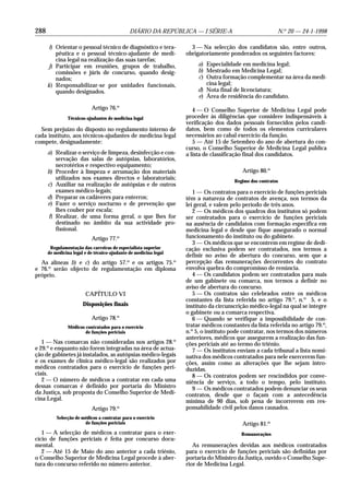 288                                           DIÁRIO DA REPÚBLICA — I SÉRIE-A                            N.o 20 — 24-1-1998

      i) Orientar o pessoal técnico de diagnóstico e tera-          3 — Na selecção dos candidatos são, entre outros,
          pêutica e o pessoal técnico-ajudante de medi-           obrigatoriamente ponderados os seguintes factores:
          cina legal na realização das suas tarefas;
       j) Participar em reuniões, grupos de trabalho,                  a) Especialidade em medicina legal;
          comissões e júris de concurso, quando desig-                 b) Mestrado em Medicina Legal;
          nados;                                                       c) Outra formação complementar na área da medi-
      k) Responsabilizar-se por unidades funcionais,                      cina legal;
          quando designados.                                           d) Nota final de licenciatura;
                                                                       e) Área de residência do candidato.
                           Artigo 76.o                               4 — O Conselho Superior de Medicina Legal pode
               Técnicos-ajudantes de medicina legal               proceder às diligências que considere indispensáveis à
                                                                  verificação dos dados pessoais fornecidos pelos candi-
  Sem prejuízo do disposto no regulamento interno de              datos, bem como de todos os elementos curriculares
cada instituto, aos técnicos-ajudantes de medicina legal          necessários ao cabal exercício da função.
compete, designadamente:                                             5 — Até 15 de Setembro do ano de abertura do con-
                                                                  curso, o Conselho Superior de Medicina Legal publica
      a) Realizar o serviço de limpeza, desinfecção e con-        a lista de classificação final dos candidatos.
         servação das salas de autópsias, laboratórios,
         necrotérios e respectivo equipamento;
      b) Proceder à limpeza e arrumação dos materiais                                    Artigo 80.o
         utilizados nos exames directos e laboratoriais;                              Regime dos contratos
      c) Auxiliar na realização de autópsias e de outros
         exames médico-legais;                                       1 — Os contratos para o exercício de funções periciais
      d) Preparar os cadáveres para enterros;                     têm a natureza de contratos de avença, nos termos da
      e) Fazer o serviço nocturno e de prevenção que              lei geral, e valem pelo período de três anos.
         lhes couber por escala;                                     2 — Os médicos dos quadros dos institutos só podem
      f) Realizar, de uma forma geral, o que lhes for             ser contratados para o exercício de funções periciais
         destinado no âmbito da sua actividade pro-               na ausência de candidatos com formação específica em
         fissional.                                               medicina legal e desde que fique assegurado o normal
                           Artigo 77.o                            funcionamento do instituto ou do gabinete.
                                                                     3 — Os médicos que se encontrem em regime de dedi-
       Regulamentação das carreiras de especialista superior      cação exclusiva podem ser contratados, nos termos a
      de medicina legal e de técnico-ajudante de medicina legal
                                                                  definir no aviso de abertura do concurso, sem que a
  As alíneas b) e c) do artigo 57.o e os artigos 75.o             percepção das remunerações decorrentes do contrato
e 76.o serão objecto de regulamentação em diploma                 envolva quebra do compromisso de renúncia.
próprio.                                                             4 — Os candidatos podem ser contratados para mais
                                                                  de um gabinete ou comarca, nos termos a definir no
                                                                  aviso de abertura do concurso.
                        CAPÍTULO VI                                  5 — Os contratos são celebrados entre os médicos
                                                                  constantes da lista referida no artigo 79.o, n.o 5, e o
                       Disposições finais                         instituto da circunscrição médico-legal na qual se integre
                                                                  o gabinete ou a comarca respectiva.
                           Artigo 78.o                               6 — Quando se verifique a impossibilidade de con-
               Médicos contratados para o exercício               tratar médicos constantes da lista referida no artigo 79.o,
                       de funções periciais                       n.o 5, o instituto pode contratar, nos termos dos números
                                                                  anteriores, médicos que assegurem a realização das fun-
   1 — Nas comarcas não consideradas nos artigos 28.o             ções periciais até ao termo do triénio.
e 29.o e enquanto não forem integradas na área de actua-             7 — Os institutos enviam a cada tribunal a lista nomi-
ção de gabinetes já instalados, as autópsias médico-legais        nativa dos médicos contratados para nele exercerem fun-
e os exames de clínica médico-legal são realizados por            ções, assim como as alterações que lhe sejam intro-
médicos contratados para o exercício de funções peri-             duzidas.
ciais.                                                               8 — Os contratos podem ser rescindidos por conve-
   2 — O número de médicos a contratar em cada uma                niência de serviço, a todo o tempo, pelo instituto.
dessas comarcas é definido por portaria do Ministro                  9 — Os médicos contratados podem denunciar os seus
da Justiça, sob proposta do Conselho Superior de Medi-            contratos, desde que o façam com a antecedência
cina Legal.                                                       mínima de 90 dias, sob pena de incorrerem em res-
                           Artigo 79.o                            ponsabilidade civil pelos danos causados.
          Selecção de médicos a contratar para o exercício
                       de funções periciais                                              Artigo 81.o
   1 — A selecção de médicos a contratar para o exer-                                    Remunerações
cício de funções periciais é feita por concurso docu-
mental.                                                              As remunerações devidas aos médicos contratados
   2 — Até 15 de Maio do ano anterior a cada triénio,             para o exercício de funções periciais são definidas por
o Conselho Superior de Medicina Legal procede à aber-             portaria do Ministro da Justiça, ouvido o Conselho Supe-
tura do concurso referido no número anterior.                     rior de Medicina Legal.
 