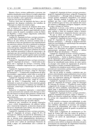 N.o 44 — 22-2-1999                    DIÁRIO DA REPÚBLICA — I SÉRIE-A                                     1018-(61)

   Quanto a livros, revistas, publicações e gravuras, são       Capítulo 02 «Aquisição de bens e serviços correntes»,
também classificados nesta rubrica os artigos adquiridos     grupo 03 «Aquisição de serviços», artigo 06 «Transportes
para uso normal do pessoal destinado à produção cor-         e comunicações». — Abrange todas as despesas com os
rente de trabalho e nele regularmente consumidos, não        serviços postais, telefónicos, telegráficos e de comuni-
sendo por essa razão inventariáveis.                         cações. Abrange também as despesas de transporte,
   Trata-se, neste caso, da aquisição dos bens e não do      qualquer que seja o meio utilizado, quer de pessoas
pagamento das despesas resultantes dos trabalhos de          (não servidores) quer de bens, com inclusão dos encar-
elaboração ou edição dos citados artigos.                    gos relativos a alfândegas, portagens, bagagens, excesso
   Constituem casos concretos de despesas desta natu-        de carga e reboque de viaturas.
reza os relativos à compra de rolos de máquinas de              Igualmente se levam a esta rubrica as despesas com
calcular, esferográficas, agrafos, papel timbrado ou não,    alimentação e alojamento de não servidores da autar-
dossiers, caixas de arquivo, exemplares avulso do Diário     quia, quando o custo de transporte inclua o forneci-
da República e outros artigos vulgarmente conhecidos         mento de alimentação e alojamento durante o percurso.
por artigos de expediente.                                      No que se refere aos telefones, as despesas com a
                                                             sua instalação são pagas por esta rubrica.
   Capítulo 02 «Aquisição de bens e serviços correntes»,
                                                                Capítulo 02 «Aquisição de bens e serviços correntes»,
grupo 02 «Bens não duradouros», artigo 09 «Outros». —
                                                             grupo 03 «Aquisição de serviços», artigo 07 «Repre-
Trata-se de uma rubrica de natureza residual onde se
                                                             sentação autárquica». — Abrange as despesas determi-
classificam os bens não duradouros sem enquadramento         nadas por necessidades de representação das autarquias
nas anteriores rubricas. Por ela se satisfazem as despesas   em congressos e missões.
com a aquisição de material de limpeza e outros fins,           De referir que as eventuais aquisições de bens des-
como detergentes, lâmpadas eléctricas, herbicidas, adu-      tinados a ser oferecidos em qualquer circunstância de
bos, ferragens diversas, cargas para extintores de incên-    representação autárquica deverão onerar a rubrica
dios, materiais necessários a obras de conservação e de      02.02.09 «Bens não duradouros — Outros».
reparação que não constituam despesas de bens de capi-          Capítulo 02 «Aquisição de bens e serviços correntes»,
tal ou de investimento, quando aquelas sejam executadas      grupo 03 «Aquisição de serviços», artigo 09 «Estudos
directamente pelos serviços, utilizado mão-de-obra pró-      e consultadoria». — Inclui as despesas relativas a estu-
pria, ou não.                                                dos de organização, apoio à gestão e serviços de natureza
   Capítulo 02 «Aquisição de bens e serviços correntes»,     técnica prestados por particulares ou outras entidades.
grupo 03 «Aquisição de serviços». — Inclui todas as des-     Devem ser classificados nesta rubrica, de entre outros,
pesas com a aquisição de serviços a terceiros, desig-        os encargos com estudos de organização de projectos
nadamente a entidades empresariais ou a profissionais        informáticos e estudos económico-financeiros.
autónomos.                                                      Também é de considerar nesta rubrica o apoio técnico
   Capítulo 02 «Aquisição de bens e serviços correntes»,     prestado por economistas, juristas, engenheiros e arqui-
grupo 03 «Aquisição de serviços», artigo 01 «Encargos        tectos contratados para o efeito.
de instalações». — Compreende os pagamentos de água,            Não são de incluir os estudos e projectos que res-
electricidade e aquecimento, assim como os serviços de       peitem a determinados empreendimentos a levar a efeito
limpeza assegurados por empresas da especialidade.           para a autarquia local, devendo ser classificados, nestes
   Capítulo 02 «Aquisição de bens e serviços correntes»,     casos, nas respectivas rubricas de «Aquisição de bens
grupo 03 «Aquisição de serviços», artigo 02 «Conser-         de investimento» do capítulo 07.
vação de bens». — Compreende todas as despesas                  Capítulo 02 «Aquisição de bens e serviços correntes»,
(incluindo os custos de serviços e bens materiais quando     grupo 03 «Aquisição de serviços», artigo 10 «Encargos
conjuntamente facturados) a satisfazer por trabalhos de      de cobrança de receitas». — Classifica-se nesta rubrica
reparação, conservação e beneficiação de bens móveis         o pagamento de encargos de cobrança de receitas efec-
e imóveis.                                                   tuada por outras entidades, nomeadamente a percen-
   Incluem-se as pequenas reparações e conservações          tagem paga à administração fiscal pela cobrança dos
que não provocam nem aumento nem alteração à estru-          impostos que constituem receita municipal.
tura dos móveis ou imóveis deles passíveis, visando man-        Capítulo 02 «Aquisição de bens e serviços correntes»,
tê-los em boas condições de funcionamento ou de              grupo 03 «Aquisição de serviços», artigo 11 «Outros». —
                                                             Rubrica de natureza residual que abrange as aquisições
aproveitamento.
                                                             de serviço não enquadráveis nas demais rubricas do
   Destas beneficiações não resulta prolongamento da         capítulo.
vida útil normal dos bens que são deles objecto.                Inclui também as despesas com publicidade, os salá-
   Salienta-se que, tratando-se de grandes reparações        rios de pessoal que, sendo recrutado acidentalmente
a levar a efeito, designadamente, em edifícios, habita-      para trabalhos esporádicos ou sazonais, sem qualquer
ções e material de transporte, as inerentes despesas não     expectativa de continuidade, não reúne os requisitos
devem ser classificadas nesta rubrica, mas sim nas rubri-    para ser considerado pessoal do quadro ou pessoal em
cas dos respectivos investimentos.                           qualquer outra situação.
   Capítulo 02 «Aquisição de bens e serviços correntes»,        Inclui ainda o pagamento de emolumentos ao Tri-
grupo 03 «Aquisição de serviços», artigos 03, 04 e 05        bunal de Contas pelo visto das contas de gerência e
«Locação de edifícios, de material de informática e de       contratos, os encargos resultantes de inscrição de fun-
outros bens». — As três rubricas que, em termos de loca-     cionários em cursos de especialização e aperfeiçoa-
ção, se afectam neste subagrupamento destinam-se a           mento.
enquadrar as despesas relativas à amortização do capital,       Capítulo 03 «Encargos correntes da dívida». — Ins-
de acordo com o plano de amortização financeira da           crevem-se nesta rubrica as despesas referentes aos juros
dívida a pagar, em conformidade com o contrato de            provenientes da contratação de empréstimos bancários,
locação.                                                     empréstimos por obrigações ou outros.
 