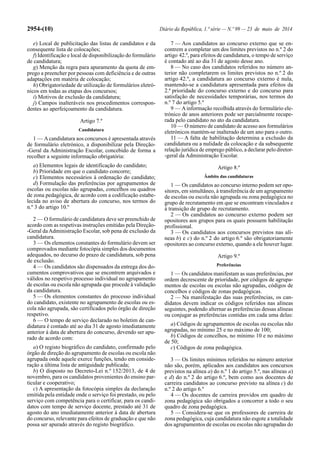 2954-(10) Diário da República, 1.ª série — N.º 99 — 23 de maio de 2014
e) Local de publicitação das listas de candidatos e da
consequente lista de colocações;
f) Identificação e local de disponibilização do formulário
de candidatura;
g) Menção da regra para apuramento da quota de em-
prego a preencher por pessoas com deficiência e de outras
adaptações em matéria de colocação;
h) Obrigatoriedade de utilização de formulários eletró-
nicos em todas as etapas dos concursos;
i) Motivos de exclusão da candidatura;
j) Campos inalteráveis nos procedimentos correspon-
dentes ao aperfeiçoamento da candidatura.
Artigo 7.º
Candidatura
1 — Acandidatura aos concursos é apresentada através
de formulário eletrónico, a disponibilizar pela Direção-
-Geral da Administração Escolar, concebido de forma a
recolher a seguinte informação obrigatória:
a) Elementos legais de identificação do candidato;
b) Prioridade em que o candidato concorre;
c) Elementos necessários à ordenação do candidato;
d) Formulação das preferências por agrupamentos de
escolas ou escolas não agrupadas, concelhos ou quadros
de zona pedagógica, de acordo com a codificação estabe-
lecida no aviso de abertura do concurso, nos termos do
n.º 3 do artigo 10.º
2 — O formulário de candidatura deve ser preenchido de
acordo com as respetivas instruções emitidas pela Direção-
-Geral daAdministração Escolar, sob pena de exclusão da
candidatura.
3 — Os elementos constantes do formulário devem ser
comprovados mediante fotocópia simples dos documentos
adequados, no decurso do prazo de candidatura, sob pena
de exclusão.
4 — Os candidatos são dispensados da entrega dos do-
cumentos comprovativos que se encontrem arquivados e
válidos no respetivo processo individual no agrupamento
de escolas ou escola não agrupada que procede à validação
da candidatura.
5 — Os elementos constantes do processo individual
do candidato, existente no agrupamento de escolas ou es-
cola não agrupada, são certificados pelo órgão de direção
respetivo.
6 — O tempo de serviço declarado no boletim de can-
didatura é contado até ao dia 31 de agosto imediatamente
anterior à data de abertura do concurso, devendo ser apu-
rado de acordo com:
a) O registo biográfico do candidato, confirmado pelo
órgão de direção do agrupamento de escolas ou escola não
agrupada onde aquele exerce funções, tendo em conside-
ração a última lista de antiguidade publicada;
b) O disposto no Decreto-Lei n.º 152/2013, de 4 de
novembro, para os candidatos provenientes do ensino par-
ticular e cooperativo;
c) A apresentação da fotocópia simples da declaração
emitida pela entidade onde o serviço foi prestado, ou pelo
serviço com competência para o certificar, para os candi-
datos com tempo de serviço docente, prestado até 31 de
agosto do ano imediatamente anterior à data de abertura
do concurso, relevante para efeitos de graduação e que não
possa ser apurado através do registo biográfico.
7 — Aos candidatos ao concurso externo que se en-
contrem a completar um dos limites previstos no n.º 2 do
artigo 42.º, para efeitos de candidatura, o tempo de serviço
é contado até ao dia 31 de agosto desse ano.
8 — No caso dos candidatos referidos no número an-
terior não completarem os limites previstos no n.º 2 do
artigo 42.º, a candidatura ao concurso externo é nula,
mantendo-se a candidatura apresentada para efeitos da
2.ª prioridade do concurso externo e do concurso para
satisfação de necessidades temporárias, nos termos do
n.º 7 do artigo 5.º
9 — Ainformação recolhida através do formulário ele-
trónico de anos anteriores pode ser parcialmente recupe-
rada pelo candidato no ato da candidatura.
10 — O número de candidato de acesso aos formulários
eletrónicos mantém-se inalterado de um ano para o outro.
11 — A falta de habilitação determina a exclusão da
candidatura ou a nulidade da colocação e da subsequente
relação jurídica de emprego público, a declarar pelo diretor-
-geral da Administração Escolar.
Artigo 8.º
Âmbito das candidaturas
1 — Os candidatos ao concurso interno podem ser opo-
sitores, em simultâneo, à transferência de um agrupamento
de escolas ou escola não agrupada ou zona pedagógica no
grupo de recrutamento em que se encontram vinculados e
à transição de grupo de recrutamento.
2 — Os candidatos ao concurso externo podem ser
opositores aos grupos para os quais possuem habilitação
profissional.
3 — Os candidatos aos concursos previstos nas alí-
neas b) e c) do n.º 2 do artigo 6.º são obrigatoriamente
opositores ao concurso externo, quando a ele houver lugar.
Artigo 9.º
Preferências
1 — Os candidatos manifestam as suas preferências, por
ordem decrescente de prioridade, por códigos de agrupa-
mentos de escolas ou escolas não agrupadas, códigos de
concelhos e códigos de zonas pedagógicas.
2 — Na manifestação das suas preferências, os can-
didatos devem indicar os códigos referidos nas alíneas
seguintes, podendo alternar as preferências dessas alíneas
ou conjugar as preferências contidas em cada uma delas:
a) Códigos de agrupamentos de escolas ou escolas não
agrupadas, no mínimo 25 e no máximo de 100;
b) Códigos de concelhos, no mínimo 10 e no máximo
de 50;
c) Códigos de zona pedagógica.
3 — Os limites mínimos referidos no número anterior
não são, porém, aplicados aos candidatos aos concursos
previstos na alínea a) do n.º 1 do artigo 5.º, nas alíneas a)
e d) do n.º 2 do artigo 6.º, bem como aos docentes de
carreira candidatos ao concurso previsto na alínea c) do
n.º 2 do artigo 6.º
4 — Os docentes de carreira providos em quadro de
zona pedagógica são obrigados a concorrer a todo o seu
quadro de zona pedagógica.
5 — Considera-se que os professores de carreira de
zona pedagógica, cuja candidatura não esgote a totalidade
dos agrupamentos de escolas ou escolas não agrupadas do
 