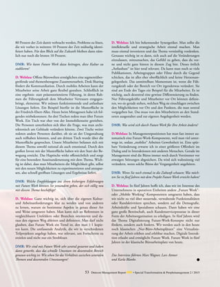 53 Detecon Management Report dmr • Special Transformation & Peoplemanagement 2 / 2015
80 Prozent der Zeit damit verbracht werden, Probleme zu ­lösen,
die wir vorher in weiteren 10 Prozent der Zeit mühselig identi-
fiziert haben. Für den Blick auf die Zukunft bleiben dann näm-
lich nur noch die letzten 10 Prozent.
DMR: Wie kann Future Work dazu beitragen, diese Kultur zu
etablieren?
D. Welslau: Offene Bürowelten ermöglichen eine segmentüber-
greifende und themenbezogene Zusammenarbeit, Desk Sharing
fördert die Kommunikation. Durch mobiles Arbeiten kann der
Mitarbeiter seine Arbeit ganz flexibel gestalten. Schließlich ist
eine ergebnis- statt präsenzorientierte Führung, in deren Rah-
men die Führungskraft dem Mitarbeiter Vertrauen entgegen-
bringt, elementar. Wir müssen funktionierende und anfassbare
Lösungen liefern. Ein Beispiel hierfür ist die Musterfläche in
der Friedrich-Ebert-Allee. Heute beim Mittagessen habe ich fol-
gendes mitbekommen: An drei Tischen redete man über Future
Work. Ein Tisch war eher von der Immobilienseite getrieben.
Die Personen unterhielten sich über die Frage, was man archi-
tektonisch am Gebäude verändern könnte. Zwei Tische weiter
redeten andere Personen darüber, ob sie an der Umgestaltung
auch teilhaben könnten, und am dritten Tisch wurde über die
Musterfläche gesprochen. Unsere Mitarbeiter befassen sich mit
diesem Thema sowohl rational als auch emotional. Durch den
großen Invest mit der Musterfläche haben wir den Start der Be-
wegung erreicht. Das Haptische wirkt offensichtlich und sorgt
für eine besondere Auseinandersetzung mit dem Thema. Wich-
tig ist dabei, dass man Mitarbeitern die Möglichkeit gibt, selbst
mit den neuen Möglichkeiten zu experimentieren und anzupas-
sen, also schnell greifbare Lösungen und Ergebnisse liefert.
DMR: Welche Empfehlungen aus ihren bisherigen Erfahrungen
mit Future Work können Sie jemandem geben, der sich völlig neu
mit diesem Thema beschäftigt?
D. Welslau: Ganz wichtig ist, sich über die eigenen Kultur-
und Arbeitsanforderungen klar zu werden und von anderen
zu lernen, warum sie bestimmte Aspekte in genau dieser Art
und Weise umgesetzt haben. Man kann sich an Referenzen in
vergleichbaren Umfeldern oder Branchen orientieren und da-
raus den eigenen Weg ableiten und definieren. Man darf nicht
glauben, dass Future Work ein Trend ist, den man 1:1 kopie-
ren kann. Die umfassende Analytik, die wir in verschiedenen
Teilprojekten angelegt haben, war relevant, um Fortschritte zu
erzielen und nicht nur ein Strohfeuer.
DMR: Wir sind mit Future Work sehr zentral gestartet und haben
dann gemerkt, dass das schnelle Umsetzen im dezentralen Bereich
genauso wichtig ist.Wie sehen Sie das Verhältnis zwischen zentralen
Themen und dezentralen Umsetzungen?
D. Welslau: Ich bin bekennender Synergetiker. Man sollte die
intellektuelle und strategische Arbeit einmal machen. Man
muss einmal investieren und das Thema vernünftig vordenken.
Genauso wichtig ist es dann, sich auch auf die Veränderungen
einzulassen, mitzumachen, das Gefühl zu geben, dass du vor-
ne und nicht ganz hinten in diesem Zug bist. Dieses örtlich
„Anfassbare“ ist hier total relevant. Da kann man noch so viele
Publikationen, Arbeitsgruppen oder Filme durch die Gegend
schicken, das ist alles eher oberflächlich und keine Herzensan-
gelegenheit. Das unmittelbare Momentum ist, wenn die Füh-
rungskraft oder der Bereich vor Ort irgendetwas verändert. Sie
sind am Ende des Tages ein Beispiel für die Mitarbeiter. Es ist
wichtig, auch dezentral eine gewisse Differenzierung zu finden.
Nur Führungskräfte und Mitarbeiter vor Ort können definie-
ren, wo sie gerade stehen, welchen Weg sie einschlagen zwischen
den Möglichkeiten vor Ort und den Punkten, die man zentral
vorgegeben hat. Das muss von den Mitarbeitern an den Stand-
orten ausgestaltet und zur eigenen Angelegenheit werden.
DMR: Was wird sich durch Future Work für Ihre Arbeit ändern?
D.Welslau: In Managementpositionen hat man fast immer au-
tomatisch eine Future-Work-Komponente, weil man viel unter-
wegs ist, sodass „mobiles“ Arbeiten Gewohnheit ist. Eine spür-
bare Veränderung erwarte ich in einer größeren Offenheit im
Dialog und in Interaktionen mit anderen Menschen. Gerade im
Management sind die Büros immer noch durch Vorzimmer vor
etwaigen Störungen abgesichert. Da wird sich wahnsinnig viel
verändern, wenn solche Büros der Vergangenheit angehören.
DMR: Wenn Sie noch einmal in die Zukunft schauen: Was möch-
ten Sie in fünf Jahren mit dem Projekt Future Work erreicht haben?
D. Welslau: In fünf Jahren hoffe ich, dass wir im Interesse des
Unternehmens in operativen Einheiten andere „Future Work“-
oder „Mobile Working“-Komponenten umgesetzt haben, dass
wir nicht zu viel über steuernde, verwaltende Funktionalitäten
oder Randaktivitäten sprechen, sondern auf die Demografie,
Arbeitskräfte und Spezialisten schauen. Dann haben wir eine
ganz große Bereitschaft, auch Kundenserviceprozesse in dieser
Form der Arbeitsorganisation zu erledigen. In fünf Jahren wird
das Thema Digitalisierung Future-Work-Konzepte nicht nur
fördern, sondern auch fordern. Wir werden auch in den heute
noch klassischen „Nur-Büro-Arbeitsplätzen“ eine Virtualisie-
rung der Arbeit erleben und erlebbar machen. Digitale Interak-
tion erlaubt und ermöglicht Future Work. Future Work in fünf
Jahren ist der klassische Büroarbeitsplatz von heute.
Das Interview führten Marc Wagner, Lars Attmer
und Karla Blanke.
 