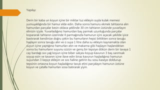 Yapılışı:
Derin bir kaba un koyun içine bir miktar tuz ekleyin suyla kulak memesi
yumuşaklığında bir hamur elde edin. Daha sonra hamuru ekmek tahtasına alın
hamurdan parçalar kesin oklava şeklinde 30 cm tahtanın üstünde yuvarlayın
elinizin içiyle. Yuvarladığınız hamurdan baş parmak uzunluğunda parçalar
kopararak tahtanın üzerinde 4 parmağınızla hamurun içini açacak şekilde iyice
bastırarak kendinize doğru çekin bu hamurların hepsi bittikten sonra tavuğu
haşlayın sonra tavuğu alın ve o suya 1 litre daha su ekleyin kaynamakta olan
suyun içine yaptığınız hamurları atın ve makarna gibi haşlayın haşlandıktan
sonra bu hamurların suyunu süzün ve geniş bir tepsiye dökün derin bir tavaya 1
cay bardağı sıvı yağ koyun içine biber salçası koyup kavurun 3 baş sarımsak
soyup ezin ve tavanın içine ilave edin biraz kavurun haşladığınız hamurun
suyundan 3 kepçe ekleyin ve sos haline getirin bu sosu kaseye doldurup
tepsinin ortasına koyun haşladığınız tavuk etini parçalayın hamurun üstüne
koyun ve çatalla hamurları sosa batırarak yiyin.
 
