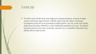 YAPILIŞI
 Tavukları şerit olarak uzun uzun doğrayın, nişastaya bulayın. (nişasta tavuğun
suyunu salmasına engel oluyor). Yüksek ateşte içine bir miktar zeytinyağı
koyduğunuz geniş bir tava içerisinde tavukları pişirin. Ayrı bir yerde şerit olarak
doğranmış havuçları, biberleri ve ikiye bölünmüş mantarları kavurun. Tavuklarla
karıştırıp üzerine soya sosu, sarımsak, yeterince tuz ve karabiber ekleyip bir kaç
dakika daha tavada çevirin.
 