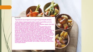 Garnitürler
Paprikahuhn tavuk haşlama ve el yapımı küçük Knöpfle (Knödel)
Erişte, İtalyan makarnasından daha incedir ve genellikle yumurta
sarısı içermektedir. Özellikle ülkenin güney batı
kısmında, Spätzle denilen eriştenin en fazla tüketilen çeşidi, içine fazla
miktarda yumurta sarısı konularak hazırlanır.
Ayrıca ravioliyi anımsatan Maultaschen adında geleneksel olarak
doldurulmuş erişte bulunmaktadır. Eriştenin yanında, patates ve
hamur köftesi de (Klöße veya Knödel) özellikle güneyde oldukça
yaygındır. Patates Alman mutfağına 18. yüzyılın sonlarında girmiştir ve
19. ve 20. yüzyıllarda ülkenin her yerinde bulunabilir hale gelmiştir.
Patateslerin en fazla sunulma biçimi tuzlu suda kaynatılaraktır fakat
püre ve kızartılmış patateste önemli yer tutmaktadır ve Pommes Frites
(patates kızartması) günümüzde oldukça yaygın olmuştur. "Pommes
Frites"ın daha kısası olan Pommes, Amerikan tarzı bir "patates
kızartması" olup, McDonalds ve Burger King gibi Amerikan fastfood
mağazaları dışında pek yaygın bulunmamaktadır, daha fazla tercih
edilenleri ise ketçap veya mayonezle veya "Pommes rot-weiß" de
olduğu gibi her ikisiyle beraber servis edilen Hollanda ve Danimarka
tarzı kızartmalardır.
 