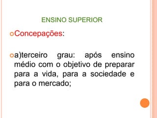 b)composto de alunos/as diferentes, de professores/as com curso de  pós-graduação, de conteúdos, de pesquisas, de filosofias e objetivospedagógicos, dapressão social e política, conjunturalmente;c)de instituiçõespúblicas e particulares, com propostasdiferenciadashistórica e economicamente;d)com desafiosfilosóficos, científicos e ideológicos.
