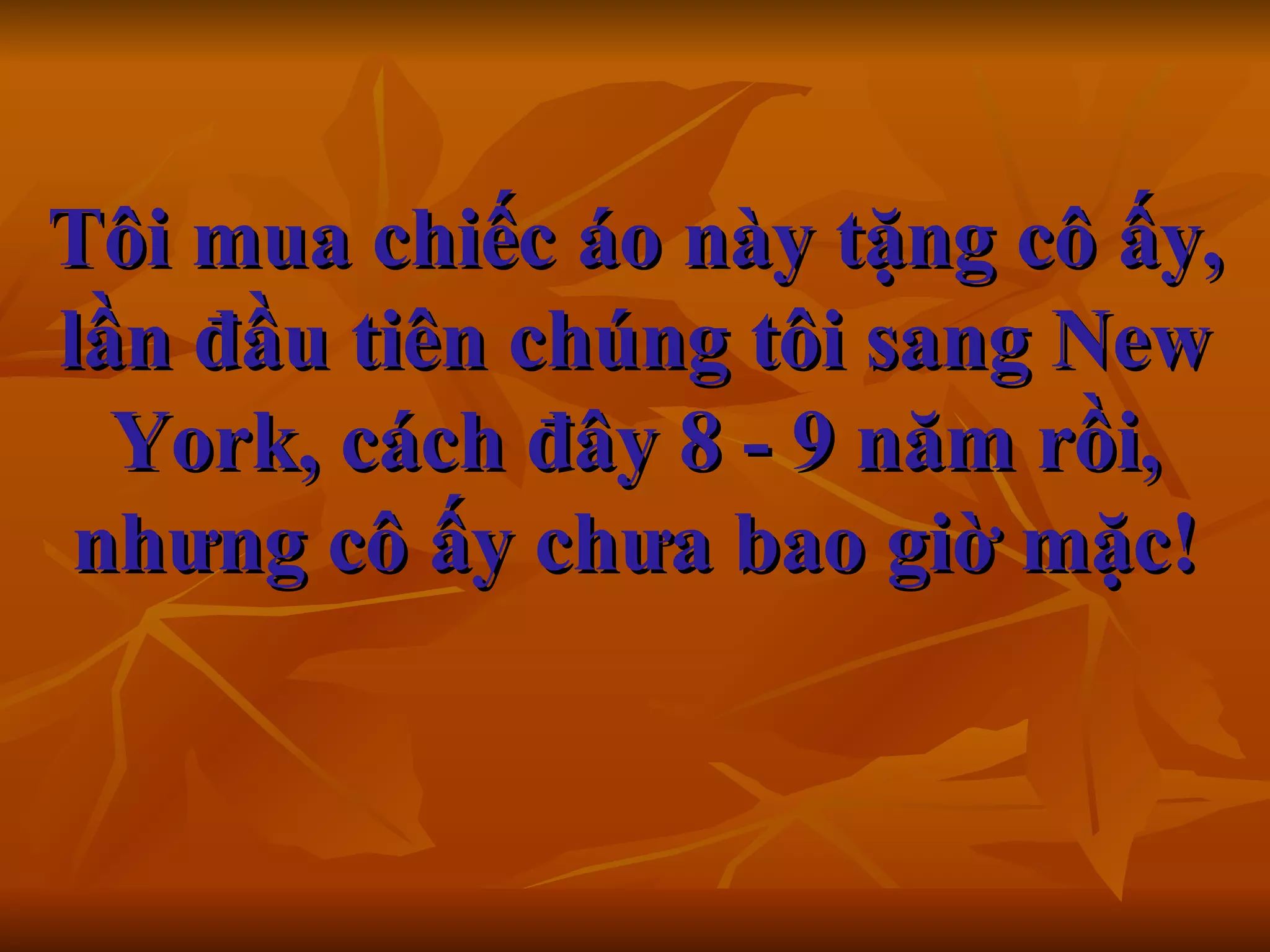 Tôi mua chiếc áo này tặng cô ấy, lần đầu tiên chúng tôi sang New York, cách đây 8 - 9 năm rồi, nhưng cô ấy chưa bao giờ mặc! 