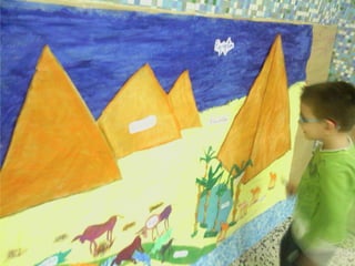 Los alumnos se inspiran en el mural para
realizar sus propios dibujos

 