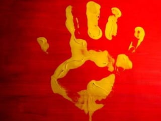 Un Controlador Fiscal es una máquina electrónica, homologada por la AFIP,
para procesar, registrar, emitir comprobantes y conservar datos de interés fiscal
que se generan como consecuencia de las ventas o prestaciones de servicios.
Por ejemplo: las cajas registradoras fiscales de los supermercados son
Controladores Fiscales y las máquinas que observamos en la caja en los
locutorios son Impresoras Fiscales.
Estos equipos disponen de una memoria inviolable en la que quedan
almacenados todas las operaciones, inclusive la cantidad de veces que fue
abierta la caja. La AFIP, a través del uso de programas especiales, puede
acceder a dicha información y corroborar que esos datos coincidan con los
manifestados por el contribuyente en sus declaraciones juradas de impuestos.




                     CONTABILIDAD
 