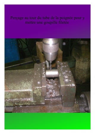 Insertion de la gaine dans le boîtier du manipulateur puis la fixer, contre la machine à l’aide de colring et d’embase adhésive . 