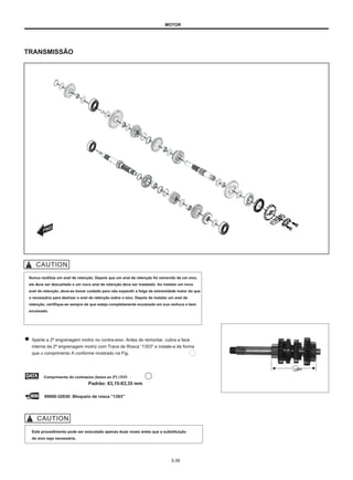 MOTOR
TRANSMISSÃO
Nunca reutilize um anel de retenção. Depois que um anel de retenção foi removido de um eixo,
ele deve ser descartado e um novo anel de retenção deve ser instalado. Ao instalar um novo
anel de retenção, deve-se tomar cuidado para não expandir a folga da extremidade maior do que
o necessário para deslizar o anel de retenção sobre o eixo. Depois de instalar um anel de
retenção, certifique-se sempre de que esteja completamente encaixado em sua ranhura e bem
encaixado.
Aperte a 2ª engrenagem motriz no contra-eixo. Antes de remontar, cubra a face
interna da 2ª engrenagem motriz com Trava de Rosca “1303" e instale-a de forma
que o comprimento A conforme mostrado na Fig.
UMA
Comprimento do contraeixo (baixo ao 2º) UMA ：
Padrão: 83,15-83,35 mm
99000-32030: Bloqueio de rosca “1303”
Este procedimento pode ser executado apenas duas vezes antes que a substituição
do eixo seja necessária.
3-39
 
