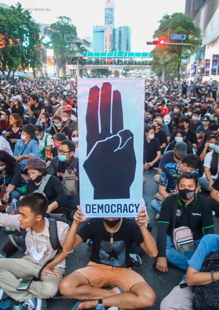 Pro-democracy protest in Bangkok, Thailand. Photo by Kan Sangtong, Shutterstock.
4 DEMOCRACY REPORT 2021
 