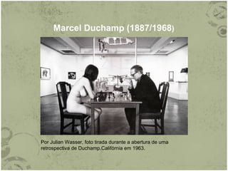 Marcel Duchamp (1887/1968 ) Por Julian Wasser, foto tirada durante a abertura de uma retrospectiva de Duchamp.Califórnia em 1963. 