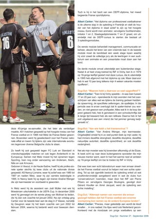 deze 45-jarige ex-aanvaller, die het later als verdediger
maakte, 401 matchen gespeeld op het hoogste niveau van het
Franse voetbal en in 1988 met Metz de Franse Beker gewon-
nen. Bovendien werd hij geselecteerd voor het Franse natio-
nale elftal en kwam hij tijdens zijn vele internationale avontu-
ren tegenover diverse Belgische clubs te staan.
Zo heeft hij ooit gespeeld tegen FC Luik en Standard in
vriendschappelijke matchen en ook tegen Anderlecht in de
Europacup. Samen met Metz moest hij het opnemen tegen
Sporting, toen nog onder aanvoering van Andersen, Keshi,
Nilis en ook Krncevic.
Geboren in Vesoul, in de Haute-Saône, heeft hij als profes-sio-
nele speler slechts bij twee clubs uit de nationale divisie
gespeeld: AS Nancy-Lorraine, waar hij actief was van 1980 tot
1987 en nadien Metz, waar hij zijn carrière beëindigde in
1995. In Nancy keek hij op tegen zijn trainer Arsène Wenger
die zijn leermeester en voorbeeld is geworden.
In Metz werd hij de assistent van Joël Müller met wie hij
Moeskroen uitschakelde in de UEFA Cup. In december 2000
werd hij gevraagd om de eerste ploeg van Molinari te leiden,
die hij dan ook coachte tot januari 2002. Na zijn ontslag ging
Cartier voor de tweede keer aan de slag in 2e
klasse, namelijk
bij Geugnon waar hij het team coachte van juni 2002 tot
februari 2004, waarna hij bedankt werd voor bewezen dien-
sten.
Toch is hij in het bezit van een DEPF-diploma, het meest
begeerde Franse sportdiploma.
Albert Cartier: “Het diploma van professioneel voetbaltrainer
is de ultieme stap in de opleiding in Frankrijk en stelt de hou-
der van het diploma in staat actief te zijn op het hoogste
niveau. Eerst wordt men animator, vervolgens hoofdanimator,
initiator 1 en 2, Staatsgediplomeerde 1e
en 2e
graad, om uit-
eindelijk met de DEPF-cursus te starten die bestaat uit
3 opleidingsmodules.
De eerste module behandelt management, communicatie en
beheer, alsook het leren van een vreemde taal. In de tweede
module moet de kandidaat een week stage lopen waarbij
hij voor zowel de volledige jury als de leerlingen in een audi-
torium een animatie en een presentatie moet doen aan het
bord.
De derde module omvat uiteindelijk een buitenlandse stage.
Nadat ik al heel vroeg toetrad bij INF in Vichy, ben ik in 1979
op 18-jarige leeftijd gestart met deze cursus, die ik uiteindelijk
in 1995 heb afgerond met het diploma op zak. Maar daarvoor
heb ik wel 10 jaar lang telkens mijn 4 weken vakantie moeten
opofferen”.
Dug-Out: “Waarom hebt u daarvoor zo veel opgeofferd”?
Albert Cartier: “Toen ik bij Vichy speelde – ik was toen tussen
17 en 20 jaar oud – spendeerde ik mijn avonden met het over-
schrijven van alles wat we tijdens de training gedaan hadden:
de opwarming, de specifieke oefeningen, de spelletjes. In die
periode was ik ervan overtuigd dat ik speler-trainer zou wor-
den, en niet gewoon een profspeler. Alles wat ik in de loop der
jaren geleerd heb, heb ik genoteerd in een schoolschriftje dat
ik lange tijd bewaard heb als een relikwie. Daarna heb ik het
ooit uitgeleend aan een vriend die het jammer genoeg kwijt-
geraakt is”.
Dug-Out: “Van wie hebt u het trainersvirus”?
Albert Cartier: “Van Arsène Wenger, mijn leermeester.
Ongetwijfeld omdat hij in zo veel punten leek op mijn vader, hij
had immers dezelfde strengheid, dezelfde discipline, dezelfde
natuurlijke autoriteit, dezelfde oprechtheid, en ook dezelfde
nederigheid.
Net als mijn moeder was hij bovendien afkomstig uit de Elzas.
Ik keek echt op naar deze buitengewone opvoeder die mijn
nieuwe mentor werd, want ik had het warme nest al verlaten
op 16-jarige leeftijd om toe te treden bij INF in Vichy.
Dat was toen een echt laboratorium waar men ernaar streef-
de het Franse voetbal vooruit te helpen met een echte oplei-
ding. Tot op dat ogenblik bestond de opleiding enkel uit wat
proefondervindelijk aangeleerd werd in wat de clubs hun
‘conservatorium’ noemden, maar door het INF van Pierre
Pibaro en vervolgens Georges Boulogne, gevolgd door
Gérard Houiller en Aimé Jacquet, werd de opleiding een
echte instelling”.
Dug-Out: “Allemaal namen van mannen die ervoor
gezorgd hebben dat het Franse voetbal een enorme
voorsprong kon nemen op de andere Europese landen”.
Albert Cartier: “Precies, maar geleidelijk aan wordt de kloof
smaller… in ons nadeel. Via Ajax werd ook Nederland gecon-
fronteerd met de noodzaak om jonge voetballers op een
5
Dug-Out - Nummer 37 - September 2006
(Photonews)
 