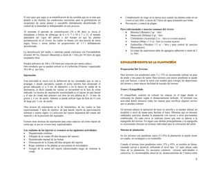 El otro paso que sigue es la estratificación de las semillas que no es más que
dotarle a las mismas las condiciones necesarias para la germinación en
recipientes de arena pómez o cascabillo debidamente desinfectado. El
control de la humedad es indispensable en este proceso.
Al terminar el período de estratificación (30 a 60 días) se inicia el
transplante a bolsas de almacigo de 6 x 9, 7 x 10 ó 7 x 12, el tamaño
dependerá del vigor del patrón y del tiempo en que las plantas
permanecerán en el vivero, las cuales se llenan con una mezcla de tierra
negra, broza y arena pómez en proporciones de 1:1:1 debidamente
desinfectada.
La desinfección del medio o substrato puede realizarse con Formaldehído
(Formol 40 %), Dazonet (Basamid) a razón de 1 litro por 50 litros de agua
mojándolo bien.
Pueden utilizarse de 100 a 130 litros por solución por metro cúbico.
Otro producto que se pueden utilizar es el Carboxina (Vitavax ) asperjando
50 a 60 cc. por litro.
Injertación
Esta actividad se inicia con la definición de las variedades que se van a
propagar y puede ejecutarse cuando el porta injertos han alcanzado el
grosor adecuado (1 a 2 cm. de diámetro) y en la época de salida de la
dormancia, es decir cuando las varetas se encuentran en la fase de yema
indicada. La técnica de enjertación recomendada es el injerto de púa lateral
y el tipo de venda más práctico son tiras de tela plática de 4 – 6 mm. de
grosor y 3 cm. de ancho. Además se puede utilizar ligas de hule de 15 cms
de largo por ½ cm. de ancho.
Otra técnica de enjertación es la de meristemos, de los cuales se han
experimentado 3 tipos de injertos: de púa lateral, injerto de aproximación
terminal e injerto ingles. La selección del injerto dependerá del estado del
material y de la precisión del injertador.
Existen otras técnicas de enjertación para estas especies tal como injerto de
yema que se usa en viveros muy especializados.
Los cuidados de los injertos se resumen en las siguientes actividades:
• Despatronado continuo
• Aflojado de la venda (40 días después del injerto)
• Desmalezado manual de las bolsas
• Eliminación de la Venda (60 días después del injerto)
• Riego continuo si las plantas se encuentran en invernadero
• Arreglo de la unión del injerto (destoconado) luego de eliminar la
venda
• Complemento de riego en la época seca cuando las plantas están en un
vivero al aire libre, a razón de 3 litros de agua semanales por bolsa.
• Prevención y control de plagas.
Para enfermedades e insectos comunes del vivero:
• Benomyl (Benlate) 2 gr. / litro
• Mancozeb (Dithane) 4 gr. / litro
• Clofenterine (Acaristop) 2 cc. / litro (si existen ácaros)
• Amitraz (Mitac ) 1.5 cc / litro (si existen ácaros)
• Endosulfan (Thiodan) 1.5 cc. / litro ( para control de insectos
Masticadores)
• En todas las aspersiones debe de agregarse adherente a razón de 2
cc./litro.
E
E
ES
S
ST
T
TA
A
AB
B
BL
L
LE
E
EC
C
CI
IM
M
MI
I
IE
E
EN
N
NT
T
TO
O
O D
D
DE
E
E L
L
LA
A
A P
P
PL
L
LA
A
AN
N
NT
T
TA
A
AC
C
CI
IÓ
Ó
ÓN
N
N
I I
Preparación Del Terreno
Para terrenos con pendientes entre 5 y 15% se recomienda realizar un pase
de arado y tres pases de rastra. Para terrenos con mayor pendiente se puede
arar con bueyes, o picar la tierra con azadón para corregir las depresiones
del terreno y tener mayor facilidad de trazado del terreno.
Trazo y Estaquillado
El estaquillado consiste en colocar las estacas en el lugar donde se
colocarán las plantas según el distanciamiento definido. Al terminar esta
actividad deben alinearse todas las estacas para rectificar algunos errores
que se puedan cometer.
En terrenos planos la operación de trazo es sencilla y se pueden utilizar un
teodolito o nivel de mano para facilitar el trazo. Mientras que en terrenos
ondulados conviene diseñar la plantación con curvas a nivel previamente
establecidas. En cada curva se realizara trazos que mas se adecue a la
topografía del terreno. En algún caso debido principalmente a la topografía
es conveniente efectuar un terraceo individual para la colocación del árbol.
Sistema de plantación
En los terrenos con pendiente suave (5-15%) la plantación se puede trazar
en cuadro, en rectángulo o en tresbolillo.
Cuando el terreno tiene pendientes entre 15% y 45%, se siembra en líneas,
trazando curvas a desnivel, utilizando el nivel tipo “A” para ubicar cada
línea de la plantación. Es necesario construir terrazas individuales o
colectivas. Es recomendable observar un distanciamiento de 5 metros entre
5
 
