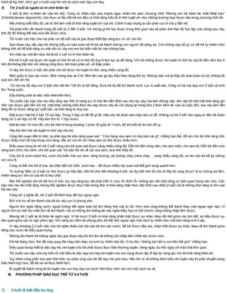 khích lệ kịp thời, khơi gợi ý muốn của trẻ mới là cách nuôi dạy con hay.
5) Trẻ 2 tuổi là người có trí nhớ thiên tài
2 tuổi là thời kì thiên tài của trẻ nhỏ. Cũng có nhiều bậc phụ huynh ngạc nhiên khi xem chương trình “Những em bé thiên tài nhất Nhật bản”
(Chibikkotensai nipponichi), chứ thực ra hầu hết trẻ em đều có khả năng biểu lộ trínhớ tuyệt vời như những trường hợp được nêu trong chương trình đó.
Nếu không biết điều đó, sẽ vô tình làm mất đi khả năng tuyệt vời của trẻ. Chính vìvậy chúng ta cần phải cực kìchú ý đến trẻ.
Trẻ phát triển rất nhanh trong độ tuổi từ 2 đến 3 tuổi. Và những gì trẻ học được trong thời gian này sẽ phản ánh thái độ học tập của chúng sau này,
thái độ đó không thể nào sửa đổi được nữa.
Tôi muốn các bậc cha mẹ phải coi độ tuổi này là giai đoạn thiết lập năng lực cơ sở cho trẻ.
Giai đoạn này, nếu dạy trẻ những điều cơ bản suôn sẻ thì trẻ sẽ thành những con người rất sáng dạ. Còn không dạy dỗ gì, cứ để trẻ tự nhiên chơi
không thôi sẽ để khả năng ưu việt vốn có của mọi em bé biến mất lúc nào không hay.
Xin nhắc lại một lần nữa, đó là trẻ 2 tuổi có trínhớ thiên tài.
Khi trẻ 2 tuổi mà được rèn luyện trí nhớ thì sẽ có trí nhớ tốt duy trì lien tục và dễ dàng. Với trẻ không được rèn luyện trí nhớ lúc này thì đến năm lớp 6
thôi đã không thể nhớ nổi những công thức tính toán phân số, số thập phân…
Vìvậy, khi được 2 tuổi cần phải cho trẻ được rèn luyện trínhớ càng nhiều càng tốt.
Nhớ quốc kì của các nước. Nhớ chủng loại xe ô tô. Nhớ tên các ga tàu điện theo đúng thứ tự. Những việc mà ta thấy đó hoàn toàn có ích, không hề
quá sức đối với trẻ.
Có bà mẹ đã dạy con 2 tuổi nhớ hết tên 100 thi sĩ nổi tiếng. Đứa trẻ ấy đã trở thành nười cực kì xuất sắc. Cũng có bà mẹ dạy con 2 tuổi cả kinh
thư Trung quốc.
Đây không phải là việc nhồi nhét kiến thức.
Tôi muốn các bậc cha mẹ hiểu rằng vào thời kì năng lực trí nhớ lên đến đỉnh cao như lúc này, mà làm những việc như vậy thì một mặt khả năng ghi
nhớ cao được gắn liền với trẻ, mặt khác những kiến thức thu nạp được này sẽ còn đọng lại trong kho ý thức tiềm tài của cả cuộc đời, sau này làm nền
tảng để có được năng lực xuất sắc, và khả năng tư duy cao.
Đặt trước mặt trẻ 2 tuổi 10 cái hộp. Trong 3 hộp có để đồ gìđó. Hãy cho trẻ đoán xem hộp nào có đồ. Không có trẻ 2 tuổi nào ngay từ đầu đã đoán
đúng cả 3 cái hộp có đồ. Hãy làm thử từ 1 hộp trước.
Đặt lên bàn 10 món đồ, cho trẻ nhìn kĩtrong khoảng 1 phút, rồi giấu đi 1 món, đố trẻ biết đó là món đồ gì.
Hãy thử làm bài rèn luyện trínhớ này cho trẻ.
Cũng liên quan đến trí nhớ, ta phải dạy trẻ khả năng quan sát. “ Cửa hang vừa xem có bày bán cái gì”, chẳng hạn thế, để rèn cho trẻ khả năng nhớ
được nhiều món đồ bày trong cửa hang. Mẹ với con thi với nhau xem ai nhớ được nhiều hơn.
Điều quan trọng là với trẻ 2 tuổi càng cho trẻ quan sát được càng nhiều càng tốt. Dẫn trẻ đến công viên, cho xem kiến, cho xem lá. Dẫn trẻ đến cửa
hang bán chim, thú cảnh, cho trẻ quan sát. Và bảo trẻ nói về cái vừa xem, vừa nhìn thấy đó.
Cho trẻ đi vườn bách thú, vườn thú biển, khu vui chơi, nông trường, sở phòng cháy chữa cháy… càng nhiều càng tốt, và rèn cho trẻ kể lại những
nơi vừa đi.
Cũng có thể cho trẻ đi bus, tàu điện đến bờ biển, vườn táo…để được nhiều dịp quan sát thế giới xung quanh hơn.
Tư tưởng “Mới có 2 tuổi có nhớ được gì mấy đâu, thôi thì chờ đến khoảng 6 tuổi, lúc ấy biết nhớ rồi cho đi đây đó cũng được” là tư tưởng sai lầm,
khiến năng lực vốn có của trẻ bị thui chột.
Mọi thể nghiệm khi trẻ đã hơn 6 tuổi- lúc này năng lực đã phát triển ở mức ổn định rồi- không tạo nên khả năng cơ bản quan trọng nào nữa. Các
bậc cha mẹ nên biết rằng những thể nghiệm được thực hiện trong thời kì khả năng nhận thức đạt đỉnh cao nhất (2 tuổi) sẽ là những khả năng to lớn của
trẻ sau này.
Cũng với ý nghĩa đó, trẻ 2 tuổi rất thích hợp để học ngoại ngữ.
Bởi vìkíức về âm thanh của trẻ lúc này cực kìphong phú.
Người lớn nghe tiếng nước ngoài không thể nghe toàn bộ âm tiếng nhỏ của từ đó. Hơn nữa cũng không thể thành thạo một ngoại ngữ nào. Vì
người lớn có một rào chắn lớn về âm thanh, mà có những âm không tài nào nghe thấy, hay có bắt chước cũng không nhập tâm được.
Nhưng trẻ 2 tuổi lại là thiên tài ngôn ngữ. Vì trẻ dưới 3 tuổi có khả năng phân biệt được sự khác nhau rất nhỏ giữa các âm tiết, và hiểu được sự
liên quan giữa các từ ngữ phức tạp. Với năng lực tiềm tài phong phú, trẻ thể nhớ ngoại ngữ một cách tự nhiên như một bản năng sinh lívậy.
Vì vậy, khoảng 2,3 tuổi việc cho trẻ nghe nhiều bài hát của trẻ em các nước, để trẻ được tiếp xúc, nhận biết được sự khác nhau về âm thanh giữa
tiếng các nước đó điều quan trọng.
Những âm thanh trẻ không nghe vào giai đoạn này khi lớn lên sẽ không còn nhập tâm chính xác được nữa.
Khi trẻ đang chơi, thử để máy quay đĩa chạy bản nhạc vui tươi tự nhiên nào đó. Vídụ như “những bài hát ru con trên thế giới” chẳng hạn.
Điều quan trọng nhất là việc dạy trẻ, rèn luyện cho trẻ phải được thực hiện thường xuyên, hàng ngày, dù mỗi ngày chỉ một chút thời gian.
Tôi muốn các bậc cha mẹ hiểu rõ một điều là việc dạy con hay rèn luyện cho con càng được lặp đi lặp lại càng tạo cho trẻ khả năng thiên tài.
Tuy nhiên cũng phải vừa xem tình hình, sự phản ứng của trẻ để dạy cho phù hợp. Nếu trẻ có vẻ không thích kiểu rèn luyện này thì phải chuyển sang
kiểu thích hợp hơn, để trẻ vui vẻ thực hành hơn.
Bíquyết để thành công là rèn luyện cho con hay dạy con dưới hình thức chơi với con một cách vui vẻ.
III. PHƯƠNG PHÁP GIÁO DỤC TRẺ TỪ 3-4 TUỔI
1) 3 tuổi là bắt đầu tư duy.
 