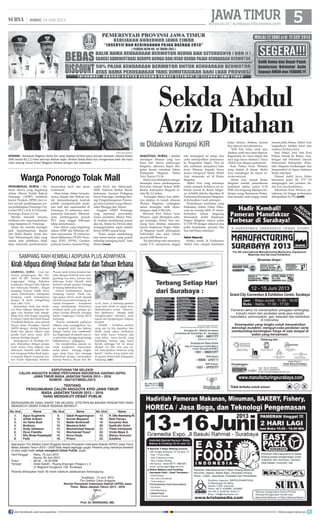 surya.co.id | surabaya.tribunnews.com
JAWATIMUR| JUMAT, 14 JUNI 2013
Sekda Abdul
Aziz Ditahan
magetan, surya - Setelah
mendapat tekanan yang luar
biasa dari aktivis antikorupsi
Magetan, akhirnya Kejari Ma-
getan berani menahan Sekda
Kabupaten Magetan, Abdul
Aziz, Kamis (13/6).
AbdulAzizditetapkansebagai
tersangka kasus pembangunan
Kawasan Industri Rokok (KIR)
Bendo, Kabupaten Magetan se-
nilai Rp 2,2 miliar.
Tersangka Abdul Aziz akhir-
nya ditahan di rumah tahanan
(Rutan) Magetan, sedangkan
status tersangka telah disan-
dangnya sejak 8 Mei lalu.
Menurut Kasi Pidsus Iwan
Winarso, sejak ditetapkan seba-
gai tersangka Abdul Aziz me-
mang baru ditahan alasannya
karena Kejaksaan Negeri (Keja-
ri) Magetan masih melengkapi
bukti-bukti dan saksi terkait
proyek KIR Bendo itu.
Ini data tahap satu semuanya
sudah P-21 (sempurna) tinggal
kita melangkah ke tahap dua
yaitu melimpahkan perkaranya
ke Pengadilan Negeri. Dan ini
kita usahakan secepatnya,kata
Iwan Winarso kepada Surya
seusai mengawal Sekda Abdul
Aziz memasuki sel di Rutan
Magetan.
Abdul Aziz yang statusnya
sudah menjadi terdakwa ini se-
belum masuk ke Rutan Maget-
an, terlebih dahulu diperiksa di
Puskesmas Kecamatan Magetan,
di Kelurahan Candi setempat.
Pemeriksaan kesehatan yang
dilakukan dokter Diana Etika-
wati itu kurang lebih 10 menit,
kemudian keluar langsung
dimasukan mobil Kejaksaan
Negeri Magetan nomor polisi
D 1378 PB dengan dikawal dua
polisi berpakaian preman dan
dua staf Kejari setempat.
Takut Dipecat
Ketika masih di Puskesmas
Abdul Aziz sempat ketakutan
Didakwa Korupsi KIR■
surya/doni prasetyo
ditahan - Sekdakab Magetan Abdul Aziz yang didakwa terlibat kasus korupsi Kawasan Industri Rokok
(KIR) senilai Rp 2,2 miliar akhirnya ditahan kejari. Terlihat Sekda Abdul Aziz mengenakan batik dan kaca
mata sedang masuk Rutan Magetan dikawal petugas dari kejaksaan.
ponorogo, surya - Ra-
tusan aktivis yang tergabung
dalam Aliansi Peduli Rakyat
Ponorogo (APRP) melabrak
kantor Pemkab, DPRD, dan lo-
kasi proyek pembangunan pu-
sat perbelanjaan Ponorogo City
Center (PCC) di JL Ir H Juanda,
Ponorogo, Kamis (13/6).
Mereka menolak rencana
mallisasi dan supermarketisasi
yang menjamur di Ponorogo.
Selain itu, mereka menagih
janji kepemimpinan Bupati
dan Wakil Bupati, Amin dan
Yuni Widyaningsih (Ida) yang
dalam janji politiknya tidak
akan menindas perekonomian
masyarakat kecil dan pasar
tradisional.
Akan tetapi, dalam kenyata-
annya, Bupati dan Wabup ma-
lah menandatangani kontrak
politik mempermudah periji-
nan mall dan supermarket di
Ponorogo. Di antaranya men-
jamurnya Indomart, Alfamart,
serta pembangunan proyek
PCC yang tinggal beberapa
tahap penyelesaian.
Para aktivis yang tergabung
dalam APRP ada beberapa ele-
men masyarakat. Di antaranya
Senat Mahasiswa STAIN Pono-
rogo, IPNU, IPPNU, Gerakan
pemudaAnshor,Asosiasi Peng-
usaha Kecil dan Menengah,
HMI, Federasi Serikat Buruh
Indonesia, Asosiasi Pedagang
Sayur Ponorogo, Lembaga Stra-
tegi Pengembangunan Ponoro-
go serta puluhan warga Masya-
rakat Munggu dan Temon.
Anggota DPRD Ponorogo
yang menemui perwakilan
massa pendemo, Meseri Efen-
di, berjanji mendukung penuh
aksi itu. Selain itu Dewan akan
mengagendakan rapat setelah
Ketua DPRD masuk kerja.
Kami sangat mendukung
niat teman-teman yang peduli
terhadap pedagang kecil, kata
Meseri.(wan)
Warga Ponorogo Tolak Mall
kalau dirinya ditahan, karena
bisa dipecat dari jabatannya.
Wah Pak, kalau nanti saya
ditahan, pasti saya akan dipecat.
Bagaimana ini, terus empat staf
saya juga harus ditahan?,tanya
Abdul Aziz dengan gemeteran.
Kasi Pidsus Iwan Winarso
yang duduk di depan Abdul
Aziz mendengar itu hanya se-
nyum-senyum.
Abdul Aziz masuk Rutan
Magetan setelah pemeriksaan
kesehatan sekitar pukul 11.34
WIB, dan langsung dijemput be-
berapa orang Keamanan Rutan.
Saat menaiki anak tangga untuk
masuk pintu Rutan, Abdul Aziz
langkahnya terlihat berat dan
matanya berkaca-kaca.
Saat Abdul Aziz dan Kasi
Pidsus masuk ke Rutan, rom-
bongan staf Sekretaris Daerah
Pemerintah Kabupaten (Pem-
kab) Magetan berdatangan dan
bergerombol di depan halaman
Rutan setempat.
Disusul mobil inova hitam
bernomor polisi AE 1717 NI
mengangkut istri pertama Ab-
dul Aziz dan kerabatnya.
Dikatakan Iwan Winarso, pe-
nahanan ini hingga perkaranya
dilimpahkan ke PN.(st40)
SAMPANG, SURYA - Usai me-
nerima penghargaan dari Pre-
siden RI SBY melalui Mentri
Lingkungan Hidup Baltashar
Kambuaya Berupa Piala Adipura
dan Adiwiyata Mandiri, Bupati
Sampang Fannan Hasib mera-
yakan keberhasilan Kabupaten
Sampang untuk keduakalinya
dengan di Kirab mengelilingi
kota, rabu (12/6)
Kemeriahan kirab atas diraih-
nya Piala Adipura dilakukan de-
ngan cara berjalan kaki menge-
lilingi kota oleh Bupati Sampang
K Fannan Hasib dan Wakil Bupati
H Fadhilah Budiono, serta seluruh
Satuan Kerja Perangkat Daerah
(SKPD) dengan diiringi Sholawat
Badar dan tabuan rebana serta
parade hasil karya siswa SLTA
menuju Pendopo Bupati.
Sesampainya di Pendopo Bu-
pati, dilanjutkan dengan prosesi
serah terima Piala Adipura dan
Adiwiyata Mandiri oleh Sekda-
kab Sampang Puthut Budi Santo-
so kepada Bupati Sampang Fan-
nan Hasib dipendopo tersebut.
Prosesi serah terima tersebut ber-
jalan dengan khidmat serta men-
gundang rasa haru, karena baru
beberapa bulan dilantik telah
berhasil meraih prestasi tertinggi
di bidang kebersihan kota.
Dalam Sambutannya Bupati
Sampang Fannan Hasib me-
ngucapkan terima kasih kepada
seluruh masyarakat Sampang ter-
masuk komponen – komponen
yang membidangi kebersihan
terutama pada para petugas pa-
sukan kuning dibawah naungan
Badan Lingkungan Hidup (BLH)
Sampang.
“Karena merekalah pahlawan
Adipura yang sesungguhnya, tan-
pa mengenal lelah dan bekerja
dengan setulus hati membersih-
kan lingkungan di seluruh ruas-ru-
as jalan kota sehingga tetap terjaga
kebersihannya ,” ungkapnya.
Dia menghimbau kepada se-
luruh komponen masyarakat,
untuk selalu, menjaga lingku-
ngan tetap hijau dan menjaga
kebersihan dengan menerapkan
konsep Reduce, Reuse dan Re-
cycle. Serta ia berharap prestasi
yang telah diraih ini dapat terus
dipertahankan untuk tahun-ta-
hun berikutnya dengan tidak
menghilangkan substansi, serta
tujuan dari penghargaan Adipura
tersebut.
“Mudah – mudahan prestasi
yang saat ini kita dapatkan bisa
diraih untuk tahun berikutnya
dan tidak hanya kotanya saja
yang selalu harus bersih, yang
terpenting hatinya juga harus
bersih, sehingga hal ini sesuai
dengan visi dan misi saya un-
tuk menciptakan birokrasi yang
bersih,” tandas orang nomer satu
di jajaran Pemerintah Kabupaten
Sampang. (adv)
SAMPANG RAIH KEMBALI ADIPURA PLUS ADIWIYATA
Kirab Adipura diiringi Sholawat Badar dan Tabuan Rebana
join facebook.com/suryaonline follow @portalsurya
 