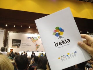 maniﬁesto Ogov foto
      altavoz
 