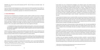 28 29
2010/IBGE essas classes de renda estão atualizadas pelo IPCA - Índice de Preços ao Consumidor Amplo – de
setembro de 2013.
A partir das faixas de renda elencadas tem-se o universo amostral de 16,2% da população de Santo André con-
siderando os dados do Censo 2010/IBGE (estimativa de 114.433 pessoas em 2013 para uma população total de
704.942 habitantes), correspondendo a população com renda de até meio Salário mínimo.
1.1. Notas Metodológicas
O Panorama tem por finalidade fornecer informações de caráter censitário e analítico que possam ser utilizadas
como insumos para o planejamento de programas de enfrentamento à pobreza e extrema pobreza na cidade.
Busca-se balizar um ponto inicial de monitoramento de panoramas posteriores, que poderão inclusive qualifi-
car as informações aqui expostas, além de sinalizar avanços nas condições da população pobre de Santo André
durante a execução do programa que encontra-se lastreado no Plano Brasil sem Miséria do Ministério do De-
senvolvimento Social e Combate à Fome (MDS). Este último foi lançado em 02 de junho de 2011, por meio de
Decreto n°7.492, e visou superar a extrema pobreza em 2014. Este se organiza em três eixos:
“... um de garantia de renda, para alívio imediato da situação de extrema pobreza; outro de acesso a serviços públi-
cos, para melhorar as condições de educação, saúde e cidadania das famílias; e um terceiro de inclusão produtiva,
para aumentar as capacidades e as oportunidades de trabalho e geração de renda entre as famílias mais pobres
do campo e das cidades” 11
.
O Brasil sem Miséria se agregou ao Programa Bolsa Família existente desde 2004 e que foi instituído por meio
de Lei nº 10.836/2004 e regulamentado pelo Decreto nº 5.209/2004. Trata-se de um programa de transferência
direta de renda que beneficia famílias em situação de pobreza e de extrema pobreza.
“Todos os meses, o governo federal deposita uma quantia para as famílias que fazem parte do programa. O saque
é feito com cartão magnético, emitido preferencialmente em nome da mulher. O valor repassado depende do ta-
manho da família, da idade dos seus membros e da sua renda. Há benefícios específicos para famílias com crianças,
jovens até 17 anos, gestantes e mães que amamentam”12
.
Ações de vários âmbitos se agregaram ao Programa Brasil sem Miséria, como é o caso do Brasil Alfabetizado,
destinado à alfabetização de jovens, adultos e idosos; e do Mais Educação que oferece ações educativas em
11
MDS, disponível em:<http://www.brasilsemmiseria.gov.br/apresentacao>.
12
MDS, disponível em:< http://www.mds.gov.br/bolsafa milia>.
escolas públicas, tais como: acompanhamento pedagógico, meio ambiente, esporte e lazer, direitos humanos,
cultura e artes, cultura digital, prevenção e promoção da saúde etc. O foco do Mais Educação está em escolas
com maior número de beneficiários do Bolsa Família. Outra ação é o Pronatec – Programa Nacional de Acesso
ao Ensino Técnico e Emprego, que propõe cursos de formação inicial e continuada voltados para a inserção no
mercado de trabalho. No âmbito da saúde destaca-se o Programa Saúde da Família, no qual equipes de médi-
cos, dentistas, auxiliares de enfermagem e agentes comunitários atendem pacientes em suas residências e/ou
nas UBS. Destaca-se ainda, o Programa Brasil Carinhoso, concebido em uma perspectiva de atenção integral e
que envolve o reforço de políticas ligadas à saúde e educação13
, especialmente no caso das crianças de zero a
seis anos.
O Departamento de Indicadores Sociais e Econômicos (DISE), da Secretaria de Orçamento e Planejamento Parti-
cipativo (SOPP) da Prefeitura de Santo André utiliza, para este trabalho, dados de duas fontes prioritárias para a
abordagem de informações sobre a pobreza. São elas: o Censo do Instituto Brasileiro de Geografia e Estatística
(IBGE), base 2010 com estimativa para 2013, e o Cadastro Único para Programas Sociais do Ministério de Desen-
volvimento Social e Combate à Fome (MDS), base setembro 2013.
A riqueza dessas fontes pode ser observada devido aos dados apresentados, bem como pela possibilidade de
interlocução de suas bases censitárias, que permitem avaliar como condições materiais de bem estar se mani-
festam na cidade de forma territorializada, observada sua produção e reprodução nos diversos espaços que a
compõem.
O Censo/IBGE “se constitui no grande retrato em extensão e profundidade da população brasileira e das suas ca-
racterísticas socioeconômicas e ao mesmo tempo, na base sobre a qual deverá se assentar todo o planejamento
público e privado na próxima década”14
. Esta base, por meio de seus Microdados, possibilita compor informa-
ções socioeconômicas sobre Santo André e seus bairros (áreas censitárias), no tocante à realidade demográfica,
renda, moradia, educação e outros atributos.
O Cadastro Único para Programas Sociais/MDS, conhecido por CadÚnico, identifica e caracteriza famílias de
baixa renda (aquelas que têm renda mensal de até meio Salário mínimo por pessoa ou renda mensal total de
até três Salários mínimos). “O Cadastro Único permite conhecer a realidade socioeconômica dessas famílias,
trazendo informações de todo o núcleo familiar, das características do domicílio, das formas de acesso a serviços
13
MDS, disponível em:<http://aplicacoes.mds.gov.br/sagirmps/ferramentas/nucleo/grupo.php?id_grupo=69>.
14
IBGE, disponível em: <http://censo2010.ibge.gov.br/sobre-censo>.
 