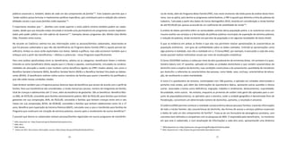 30 31
públicos essenciais e, também, dados de cada um dos componentes da família”15
. Este Cadastro permite que o
“poder público possa formular e implementar políticas específicas, que contribuem para a redução das vulnera-
bilidades sociais a que essas famílias estão expostas”16
.
É importante ressaltar que “... famílias com renda superior a meio salário mínimo também podem ser cadas-
tradas, desde que sua inserção esteja vinculada à inclusão e/ou permanência em programas sociais implemen-
tados pelo poder público nas três esferas do Governo”17
. Exemplos desses programas são: Minha Casa Minha
Vida, Pronatec entre outros.
No tocante ao CadÚnico valemo-nos das informações sobre as pessoas/famílias cadastradas, observando-se
que há pessoas cadastradas e que não são beneficiárias do Programa Bolsa Família (PBF) e aquela parcela be-
neficiária. Ambos os casos serão explicitados nos textos, tabelas e gráficos, mas cabe esclarecer também que o
enfoque será a partir dos beneficiários – efetivos e potenciais - nesse Programa especificamente.
Para uma análise aprofundada entre os beneficiários, adotou-se as categorias: beneficiário direto e indireto.
Entende-se como beneficiário direto aquele que é o titular e aqueles, eventualmente, vinculados às condicio-
nalidades de educação e saúde e que recebem outros benefícios ligados ao (PBF) citados abaixo, tais como o
Benefício Variável à Gestante (BVG), Benefício Variável Nutriz (BVN) e o Benefício Variável Vinculado ao Adoles-
cente (BVVA). O beneficiário indireto indica outros membros da família para quem o benefício foi partilhado e
que não estão nessas condições citadas.
Cabe lembrar também que o Programa possui diversos tipos de benefícios que variam de acordo com o perfil da
família. Para sua transferência são considerados: a renda mensal por pessoa, número de integrantes da família,
total de crianças e adolescentes até 17 anos, além da existência de gestantes. São os benefícios: Benefício Bási-
co (BB), de R$70,00, concedido para famílias extremamente pobres; BGV de R$32,00, para famílias que tenham
gestantes em sua composição; BVN, de R$32,00, concedido a famílias que tenham crianças entre zero e seis
meses em sua composição; BVVA, de R$38,00, concedido a famílias que tenham adolescentes entre 16 e 17
anos; Benefício para Superação da Extrema Pobreza (BSEP), calculado caso a caso e transferido para famílias do
Programa que continuem em situação de extrema pobreza, mesmo após o recebimento de outros benefícios18
.
É possível que dentre os cadastrados existam pessoas/famílias registradas em outros programas de transferên-
15
MDS, disponível em: <http://www.mds.gov.br/bolsafamilia/cadastrounico>.
16
MDS, idem.
17
MDS, ibidem.
18
Valores de 2013. Para maiores informações, acessar:<http://www.mds.gov.br/bolsafamilia/beneficios>.
cia de renda, além do Programa Bolsa Família (PBF), mas neste momento não farão parte da análise deste Pano-
rama. Isso se aplica, pois dentre os programas redistributivos, o PBF é aquele que delimita a linha de pobreza do
Cadastro, “calculada a partir dos dados do Censo Demográfico 2010, levando em consideração a renda familiar
de até R$140,00 por pessoa acrescida de um coeficiente de volatilidade de renda”19
.
A análise de dados permitirá inferir as necessidades centrais dessa população pobre, e se caracteriza como um
insumo auxiliar aos arranjos e à formulação de políticas públicas municipais de superação de extrema pobreza,
e redução da pobreza, ainda resistente em parcelas da população e em algumas localidades de Santo André.
O que se evidencia em ambas as fontes é que elas nos permitem realizar aproximações às características da
população andreense, com grau de confiabilidade sobre os dados coletados. Entende-se aproximações como
algo próximo à realidade, mas não a realidade em si. O Censo/IBGE, por exemplo, é executado a cada dez anos,
sendo possível realizar estimativas anuais por meio de atualizações estatísticas.
O Censo 2010/IBGE realizou a coleta por meio de dois questionários de entrevista direta. Um primeiro é o ques-
tionário básico com 37 quesitos, aplicado em todas as unidades domiciliares e que contém características do
domicílio como a espécie de domicílio, suas condições construtivas e de saneamento; quantidade de moradores
por domicílio; e referentes às características das pessoas, como idade, sexo, cor/raça, características de educa-
ção, de rendimento e sobre mortalidade.
O outro é o questionário da amostra, contemplado com 108 quesitos, e aplicado em unidades selecionadas e
portanto mais amplo, pois além das informações do questionário básico, apresenta outras questões e elenca
outras associadas a temas como deficiência, migração, trabalho e rendimento, deslocamentos, nupcialidade,
fecundidade, entre outros. No entanto, enquanto as primeiras de caráter mais geral são aplicadas para o con-
junto da população(universo), as aplicadas para a amostra, onde a unidade geográfica é denominada Área de
Ponderação, concentram um determinado número de domicílios, portanto, o resultado é amostral.
O CadÚnico/MDS permite conhecer a realidade socioeconômica dessas pessoas/ famílias, trazendo informações
de todo o núcleo familiar, das características do domicílio, das formas de acesso a serviços públicos essenciais
e dados de cada um dos componentes da família20
. Trata-se de um formulário de abrangência censitária, com
conceitos bem definidos e compatíveis com as pesquisas do IBGE. É respondido pelo beneficiário, no momento
em que este é cadastrado, e com atualização de informações a cada dois anos, apresentando uma dinâmica
19
MDS,disponível em:<http://aplicacoes.mds.gov.br/sagi/RIv3/geral/relatorio.php#>.
20
MDS, disponível em:< http://www.mds.gov.br/bolsafamilia/cadastrounico>.	
 