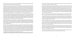 16 17
lias não residem no endereço, 71 tem endereço inexistente, 66 famílias mudaram de município e para 2.574 famílias
o motivo é outro que não falhas de cadastro de endereço.
No que se refere à população economicamente ativa (PEA) entre os cadastrados no CadÚnico (perfil Bolsa Família),
9.012 pessoas beneficiárias (diretas ou indiretas) estão trabalhando e entre as não beneficiárias somam-se 5.299
pessoas. Observa-se que o benefício do Programa não gera desestímulo ao trabalho, mas nota-se um maior núme-
ro de trabalhadores informais. Dos 9 mil beneficiários que exerciam alguma atividade (setembro de 2013), 71% se
dedicavam ao trabalho por conta própria (bico, autônomo). Nessa modalidade ocupacional é a participação das
mulheres, em sua maioria titulares do PBF, que apresenta maior taxa de ocupação, marcando presença em 70% dos
casos. O emprego com carteira assinada, na qual os trabalhadores vivem respaldados pela legislação trabalhista,
somam 23,5% de beneficiários do PBF.
Movimento contrário acontece com os não beneficiários. O emprego formal responde por mais de 50% dos trabalha-
dores. E a proporção de ocupados na informalidade, na condição de trabalhadores por conta própria, chega a 41%.
As informações do CadÚnico permitem observar que os bairros situados na porção centro sul da cidade, bem como
os que se situam na Macrozona de Proteção Ambiental, são aqueles onde há considerável presença de pessoas em
situação de vulnerabilidade socioeconômica. Nessas áreas encontram-se maiores desafios para consolidar infraes-
trutura básica e assegurar condições de moradia.
As Áreas de Ponderação onde se concentra a maior proporção de famílias beneficiárias do Programa Bolsa Família
- Vila Luzita, Jardim Santo André, Cata Preta, Condomínio Maracanã, Cidade São Jorge, Jardim do Estádio, Parque
Capuava – são áreas nas quais a participação de famílias que deixaram a extrema pobreza é maior. Entre os não
beneficiários, o maior número de pessoas na condição de extrema pobreza encontra-se nas Áreas de Ponderação
Cata Preta, Vila Luzita e Jardim Santo André.
Existe ainda outra parcela da população atendida pelo Programa Bolsa Família que diz respeito àquelas pessoas que
não possuem moradia. São famílias em situação de rua. Por meio do Relatório Santo André no Programa Brasil sem
Miséria sabe-se com dados de maio de 2013, que o total de famílias em situação de rua cadastradas no CadÚnico
somam 233, sendo beneficiárias 123 famílias.
Para finalizar o quadro sinóptico do Plano Brasil Sem Miséria, apresenta possibilidade de conhecimentos dos núme-
ros do Brasil, região Sudeste, São Paulo, Santo André, atualizados para dezembro de 2013.
etário de 0 a 15 anos e 60 anos ou mais), no universo de beneficiários chega a 48% (quase 25 mil pessoas); situação
que interfere diretamente nas condições de superação da pobreza.
Em relação ao acesso ao conhecimento, 35% dos titulares do PBF possuía o Ensino Fundamental completo e 36%
deles concluíram o Ensino Médio. Quando se observa o responsável pela família no grupo dos não beneficiários,
neste estrato o indicador se revela abaixo dos 30%, de modo que tanto para o Fundamental completo quanto para o
Ensino Médio completo o percentual é de 29%. Tal fato pode ser atribuído ao impacto positivo que a participação no
Programa Bolsa Família tem sobre a escolaridade dos titulares do PBF. Isso fica mais evidente no caso do grupo de
crianças e adolescentes na fase etária de 6 a 15 anos vinculadas ao PBF6
. A porcentagem de crianças e adolescentes
deste grupo etário que frequentava a escola em setembro de 2013 era de 95%. Para o caso dos vinculados aos não
beneficiários, a proporção era de 83% de crianças e adolescentes de 6 a 15 anos que frequentavam a escola.
No que se refere à ação do Brasil Carinhoso7
e educação infantil, tem-se por meio do Relatório Brasil sem Miséria
em seu município (fevereiro de 2014), informações de que em 2013, identificaram-se 1.342 crianças do PBF em 48
creches. Houve, portanto, uma ampliação de 24,9%, em relação ao ano anterior, mas ainda insuficiente para o total
de crianças de 0 a 3 anos em condição de baixa renda, que é de 10.039 crianças segundo o Censo /IBGE 2010 (esti-
mativa 2013) ou 5.009 crianças cadastradas no CadÚnico/MDS (base setembro de 2013). Entre estas crianças 3.618
são beneficiárias diretas ou indiretas do PBF, ou seja, 72,2% dos cadastrados.
A ação Mais Educação, que estimula educação em tempo integral, com ampliação da jornada de trabalho para no
mínimo 7 horas diárias é outro item importante a ser destacado para superação da pobreza. Segundo Relatório
Brasil sem Miséria em seu município (fevereiro de 2014) em 2013 a cidade fez adesão a esta ação com finalidade
de oferecer educação em tempo integral em 32 escolas do Ensino Fundamental I, sendo duas delas com a metade
dos alunos atendidos pelo PBF.
No tocante à saúde e a condicionalidade nessa área para os beneficiários do Programa Bolsa Família (cartão de
vacinação em dia, notificação do crescimento e desenvolvimento das crianças menores de 7 anos, de mulheres na
faixa de 14 a 44 anos e, se gestantes ou nutrizes, acompanhamento de sua saúde e do bebê); segundo ‘Relatório
Santo André’, do Plano Brasil sem Miséria, a cidade possuía, em dezembro de 2013, 12.236 famílias beneficiárias
com perfil de acompanhamento na saúde. Foram acompanhadas 6.324 famílias, sendo, portanto, o percentual de
acompanhamento de 51,68%, abaixo da média nacional que é de 73,18%. Segundo o mesmo Relatório supracitado,
5.912 famílias não são acompanhadas. Os tipos de ocorrências para o não acompanhamento indicam que 390 famí-
6
A condicionalidade da educação do PBF exige frequência escolar de 85% para esse grupo etário.
7
AaçãoBrasilCarinhoso,internaaoProgramaBolsaFamília,foiconcebidacomvistasàatençãointegraldascriançasaté6anosenvolvendoaçõesnoâmbito
da transferência de renda, da saúde e da educação. Mais informações estão disponíveis em:http:<//www.mds.gov.br/brasilsemmiseria/brasil-carinhoso>.
 