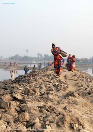 Executive Summary
vi
Woman walking on road in flood prone area, Bangladesh © Salman Saeed/UNDP Bangladesh
 