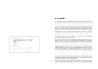 4 | Resíduos sólidos - Perspectivas e desafios para a gestão integrada
| Visão Histórica e Política Visão Histórica e Política |
Resíduos sólidos - Perspectivas e desafios para a gestão integrada | 5
E37r El-Deir, Soraya Giovanetti
Resíduos sólidos: perspectivas e desafios para a gestão
integrada / Soraya Giovanetti El-Deir. -- 1. ed. -- Recife :
EDUFRPE, 2014.
393 p. : il.
ISBN
Referências.
1. Resíduos sólidos 2. Saneamento ambiental 3. Gestão
integrada 4. Desenvolvimento sustentável I. Título
CDD 628.44
APRESENTAÇÃO
Com a promulgação da Política Nacional de Resíduos Sólidos, instituída pela Lei 12.305/2010, o desafio
da estruturação dos planos de gerenciamento integrado dos resíduos sólidos se impõe a diversos seg-
mentos da sociedade, assim como a todos os municípios brasileiros. estes se encontram face a face com
a necessidade de atualizar diagnósticos, pensar logística reversa, estruturar a coleta seletiva e aprimorar a
gestão dos resíduos sólidos, buscando a inserção social e a diminuição dos desperdícios processuais. Mas
estes planos vão para além de simples documentos, são compromissos oficiais que apontam na direção
de uma nova lógica social e gerencial dos rejeitos e resíduos produzidos pela sociedade, como da sua for-
ma de consumo e descarte de bens duráveis, eletroeletrônicos, bens de consumo e gêneros alimentícios.
Também está posto um desafio no campo educacional, da alteração de costumes e valores, internalizan-
do na sociedade uma forma diferente de ver e de se relacionar com os resíduos que produz, compre-
endendo a diferença destes dos rejeitos, buscando incentivar o acondicionamento correto no campo
domiciliar, comercial, industrial e nas entidades públicas, com separação do lixo seco do molhado, ou das
diversas tipologias e gravimétricas existentes, buscando, numa visão cíclica, sistêmica e holística, o seu
retorno ao processo produtivo ou aos ecociclos naturais.
Mais ainda, no campo social, elevando o empoderamento dos catadores e selecionadores de lixo, bus-
cando não só sua inserção social, como construir uma melhor compreensão do papel imprescindível
destes na gestão dos resíduos sólidos na atualidade. Uma nova sociedade há de surgir face à estes de-
safios, com um olhar mais crítico sobre o processo de gestão dos resíduos, com uma compreensão mais
clara de como realizar a recuperação de inúmeros elementos essenciais antes dispostos em aterros ou
mesmo em lixões, transformando o que dantes era impacto ambiental em solução para diminuição da
apropriação antrópica de recursos naturais por meio do aproveitamento e reciclagem de materiais e
componentes. Especialmente tendo maior nível de responsabilidade sobre suas aquisições, consumo e
descarte, estaremos mais próximos a um modelo sustentável de consumo. Uma sociedade olhando para
o futuro, com preocupação no estoque de recursos não renováveis e no aproveitamento dos recursos
que já foram retirados da natureza, buscando diminuir gradativamente a necessidade de retirada de
novos elementos do ambiente.
Neste caminhar, a acadêmica se oferece como um dos locais de reflexão destes olhares, discussão das
diferentes posturas, auxiliando na construção de consciências críticas e posturas cidadãs, com foco na
melhoria contínua da qualidade ambiental e de vida, elevação do grau de conhecimento dos processos
de gestão, aprofundamento da compreensão do funcionamento dos sistemas naturais e sua articulação
com ecossistemas antropizados, urbanos, rurais ou rurbanos.
Partindo das políticas públicas e legislação ambiental, que dá respaldo às ações e iniciativas públicas e
privadas no campo dos resíduos sólidos e rejeitos, discutindo a evolução do cabedal jurídico que trata da
temática, ao estado da arte das tecnologias limpas e inovadoras, no direcionamento da diminuição do
 