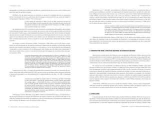 16 | Resíduos sólidos - Perspectivas e desafios para a gestão integrada
| Visão Histórica e Política Visão Histórica e Política |
Resíduos sólidos - Perspectivas e desafios para a gestão integrada | 17
devastações ocorridas para implantação das fábricas, e grande retirada dos recursos como matéria prima
para fabricação de produtos duráveis.
No Brasil, o Rio de Janeiro procurou-se introduzir, no século XX, novidades técnicas no tratamento
de lixo. Inicialmente se buscou a alternativa da incineração e, posteriormente, das usinas de triagem e
compostagem. Eigenheer, (2009, p. 103) comenta que:
a coleta seletiva foi implantada no Brasil a partir de 1985, inicialmente no bairro de
São Francisco, Niterói. Foi uma iniciativa do Centro Comunitário de São Francisco (as-
sociação de moradores) e da Universidade Federal Fluminense. Em 1988, Curitiba se
torna a primeira cidade a ter o sistema.
Na metade do século XX, momento em que se observou uma explosão demográfica, vários proble-
mas ambientais tiveram lugar, como o aumento do consumo. Este aumento, para economia, é sinônimo
de crescimento. Porém, para a sustentabilidade do planeta tem sido um fator determinante de degrada-
ção, pois provoca a maior retirada dos recursos naturais para fabricação de bens de consumo. Estes bens,
quanto ao seu descarte, são percebidos como rejeitos, pois são depositados em aterros sem controle.
Para normatizar este processo, houve a criação da Lei que regulamenta a Gestão dos Resíduos Sólidos
no Brasil.
Em relação a Gestão de Resíduos Sólidos, Demajorovic (1996) afirma que há três marcos impor-
tantes: no início da década de 70, quando se priorizou a disposição dos resíduos; no final dessa década,
quando eram enviados para aterros sanitários e incineradores e; no fim da década dos anos 80,quando
começaram a surgir as primeiras críticas desfavoráveis este modelo que até então estava implantado. A
partir de um olhar crítico, ocorreu o inicio da discussões para formatação de um política mais abrangen-
te. Segundo o IBGE,
O primeiro levantamento sobre saneamento básico no Brasil foi realizado em 1974,
através de convênio celebrado entre o Ministério da Saúde e o IBGE, cabendo ao IBGE
somente a responsabilidade pela operação de coleta. Em 1988, aconteceu uma pro-
funda reformulação para a coleta no ano seguinte (1989). Em 2008, o IBGE, em convê-
nio com o Ministério das Cidades, realizou uma nova edição da Pesquisa Nacional de
Saneamento Básico, utilizando outra terminologia para os questionários de Limpeza
Pública e Coleta de Lixo e Drenagem Urbana, que passaram a ser denominados Ma-
nejo de Resíduos Sólidos e Manejo de Águas Pluviais, respectivamente. Além disso,
foi acrescentado um novo questionário - Gestão Municipal do Saneamento Básico,
aplicado em todas as prefeituras dos municípios.
A partir do ano de 1985, o Conselho Nacional do Meio Ambiente (Conama), criou uma série de reso-
luções, dentre elas estão a Resolução 005/1985, que Inclui entre as atividades potencialmente poluidoras
o transporte, estocagem e uso do pentaclorofenol e pentaclorofenato de sódio. Em 2001, a Resolução
275/ 2001:
Considera que a reciclagem de resíduos deve ser incentivada, facilitada e expandida
no país, para reduzir o consumo de matérias-primas, recursos naturais não-renová-
veis, energia e água... a necessidade de reduzir o crescente impacto ambiental asso-
ciado à extração, geração, beneficiamento, transporte, tratamento e destinação final
de matérias-primas, provocando o aumento de lixões e aterros sanitários...que as
campanhas de educação ambiental, providas de um sistema de identificação de fácil
visualização, de validade nacional e inspirado em formas de codificação já adotadas
internacionalmente, sejam essenciais para efetivarem a coleta seletiva de resíduos,
viabilizando a reciclagem de materiais
A Resolução Conama 380/2006, a qual define critérios e procedimentos para o uso agrícola de lo-
dos de esgoto gerados em estações de tratamento de esgoto sanitário e seus produtos derivados, e em
2008 criou a Resolução 404/2008, que estabelece critérios e diretrizes para o licenciamento ambiental de
aterro sanitário de pequeno porte de resíduos sólidos urbanos.
Atualmente a Lei 11.445/2007, que estabelece as diretrizes nacionais para o saneamento básico e
permite que as prefeituras contratem as organizações de catadores para fazer o trabalho de coleta sele-
tiva, configura-se um avanço. Mas recente, a Lei 12.305/2010, que institui a Política Nacional de Resíduos
Sólidos (PNRS), trouxe novas metas para o país, como por exemplo, o destino final e o tratamento de
resíduos urbanos autorizando o fechamento dos lixões até 2014, e a elaboração dos Planos Municipais
de Resíduos Sólidos. A PNRS também define metas para a redução da geração de resíduos no País, ten-
do uma visão articulada e includente de todos os atores sociais envolvidos no processo. A PNRS (2010,
Art.3º) define Resíduos Sólidos como:
material, substância, objeto ou bem descartado resultante de atividades humanas em
sociedade, a cuja destinação final se procede, se propõe proceder ou se está obrigado
a proceder, nos estados sólido ou semissólido, bem como gases contidos em recipien-
tes e líquidos cujas particularidades tornem inviável o seu lançamento na rede pública
de esgotos ou em corpos d’água, ou exijam para isto soluções técnica ou economica-
mente inviáveis em face da melhor tecnologia disponível.
Diferente da visão de Resíduos Sólidos, a PNRS (op.cit., Art.3º), define como Rejeito: resíduos sólidos
que, depois de esgotadas todas as possibilidades de tratamento e recuperação por processos tecnoló-
gicos disponíveis e economicamente viáveis, não apresentem outra possibilidade que não a disposição
final ambientalmente adequada.
5. PROSPECTIVA PARA A POLÍTICA NACIONAL DE RESÍDUOS SÓLIDOS
Observando o estado da arte da Política em torno da questão dos Resíduos Sólidos, observa-se que
institucionalmente ocorreram avanços significativos, especialmente o que tange a marca legal. Mas ape-
sar destes avanços, a consolidação da PNRS só se dará quando da estruturação dos Planos Integrados de
Gestão de Resíduos Sólidos (PIGRS) e da sua efetivação. Neste sentido, um profundo movimento político-
-institucional e técnico-educacional deverá ter lugar nos diversos segmentos sociais.
Em outubro de 2013 acontecerá a Conferência Nacional do Meio Ambiente (CNMA), a qual dará
destaque à PNRS e seus documentos correlatos. A CNMA (2013) tem objetivos: divulgar a PNRS para cada
ente da federação; contribuir para a implementação da PNRS com foco nos eixos: produção e consumo
sustentáveis, redução de impactos ambientais, geração de emprego e renda e educação ambiental; es-
tabelecer a responsabilidade compartilhada entre governos, setor privado e sociedade civil; contribuir
para que cada estado e município solucionem os entraves e desafios na implementação da gestão dos
resíduos sólidos; difundir práticas positivas que possam contribuir para desenhos de políticas públicas
locais e regionais. Vários Estados e Municípios têm aderido e criado Políticas Estaduais e Municipais de
Resíduos Sólidos.
Desta forma, a PNRS deu novo rumo à Gestão dos Resíduos Sólidos, chama a todos a responsabili-
dade para solução dos problemas gerados pelos resíduos. Impondo metas e obrigações. Espera-se com
isso minimizar os estragos gerados pela má Gestão dos Resíduos Sólidos no Brasil.
6. CONCLUSÃO
O estudo realizado trouxe novas visões sobre a Gestão de Resíduos Sólidos. Observou-se que na an-
tiguidade a contaminação pelos Resíduos Sólidos era praticamente inexistente, pelo fato de apenas reti-
rar o necessário para alimentação e vestimentas, havia apenas a geração resíduos orgânicos, preservando
os ecossistemas, e como fator negativo percebe-se a exposição do homem as doenças, devido a falta
 