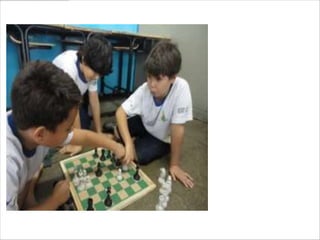 Através do jogo
  as crianças
     foram
 estimuladas a
  desenvolver
    cálculos
 matemáticos a
    partir da
 quantidade e
dos movimentos
   das peças.
 