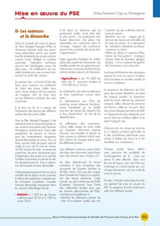 89Revue d’informations économiques du Ministère de l’Economie des Finances et du Plan
II- Les contours
et la démarche
Dans le contexte de mise en œuvre
du Plan Sénégal Émergent (PSE), la
dimension foncière revêt une impor-
tance particulière parce que consti-
tuant le réceptacle des projets urbains
comme ruraux. Malgré un contexte
particulier, l’opération technique
pourrait être développée autour de
deux axes : la mobilisation de l’as-
siette foncière ainsi que sa mise à dis-
position au profit des projets.
En premier lieu, un travail d’état des
lieux, pour s’assurer non seulement
du statut des zones cibles mais
aussi de la situation de l’occupation
de l’espace, doit se faire ainsi
qu’une libération juridique des sites
concernés.
Il se fera au fur et à mesure de
l’expression des besoins des différents
projets dans les zones cibles.
Avec le Plan Sénégal Émergent, il est
attendu la mise en œuvre de projets as-
sez variés et structurants pour favoriser
l’émergence économique. Dans cette
perspective, les besoins en foncier
pour les investissements nécessaires
doivent être évalués et connus. Pour ce
faire, tous les chefs de projet, dans le
cadre du suivi de la mise en œuvre
du PSE, doivent formuler, en termes de
superficies, les terres nécessaires pour
l’implantation des projets ainsi que les
localités concernées et préciser le dé-
lai nécessaire pour la mise à disposi-
tion de l’assiette foncière demandée.
Cette perspective permet d’avoir de la
visibilité dès le départ et de connaitre
la démarche opératoire à adopter par
les Ministères compétents. L’assiette
foncière demandée uniquement dans
le scénario «Décollage» est de :
- Habitat : 1.000 ha de foncier
viabilisé avant 2018 et 2.100 ha
avant 2023
C’est dans ce domaine que le
partenariat public privé doit être
le plus promu. Ce partenariat doit
laisser désormais une place très
importante aux communes dans le
montage. L’apport des communes
pourrait être constitué des terres leur
« appartenant ».
Cette approche faciliterait la mobili-
sation des superficies nécessaires. Les
résultats positifs de ce partenariat per-
mettront aux communes de faire face à
certains de leurs besoins de trésorerie.
- Agriculture : de 70 000 ha
dans les 5 première années et
170 000 ha à 10 ans.
La mobilisation de cette assiette peut
se faire rapidement suivant deux
axes :
Le déclassement par l’État de
certaines zones (réserves foncières,
zones forestières) qui en réalité
sont loin de remplir les objectifs liés
à leur classification, du fait de la
désertification.
La sollicitation des communes,
surtout celles situées en zone rurale
qui disposent d’énormes réserves
foncières sera étudiée et devrait se
faire suivant un schéma inclusif avec
des cahiers de charges précis pour
les différentes parties.
Ces différents schémas seront décli-
nés dans des documents spécifiques
avec des scenarii pour chaque cas.
Au plan opérationnel, le travail
consistera à faire l’inventaire des
occupants de l’assiette foncière et
de leurs droits, ainsi que des usages
dont l’assiette fait l’objet d’occupation
par des tierces personnes. Cette
activité, qui sera menée par la DGID
(Cadastre, Domaines) avec l’aide
des collectivités locales ainsi que
les services déconcentrés de l’État,
consistera principalement à :
- Identifier les détenteurs actuels de
titres d’occupation quelle que soit
l’autorité qui les a délivrés dans la
zone du projet ;
- Identifier tous les usages de la
terre et des ressources naturelles de
la zone du projet et si nécessaire
les utilisateurs (statutaire/juridique,
coutumier ou autre) ;
- Mettre en place un système d’illus-
tration de l’occupation (cartogra-
phique, base de données géogra-
phique…) et un système de gestion
de l’information socio foncière.
La phase de libération de cet espace
requiert la mise en œuvre d’opéra-
tions foncières et sociales variées et
souvent complexes.
Le processus de libération de l’em-
prise des projets dépendra du statut
de chaque assiette. La distinction
entre les terres relevant du domaine
national, celles relevant du domaine
de l’État et celles se trouvant dans
des zones classées permettra de défi-
nir l’approche la plus adéquate pour
arriver dans les meilleurs délais à ré-
aliser l’objectif visé.
Chacune de ces zones est soumise
à un régime juridique particulier et
à des procédures spécifiques pour
arriver à libérer les terres et à les
transférer aux investisseurs.
Chaque projet devra définir
avec précision les modalités de
l’aménagement de la zone qui
devra lui être affectée. Dans tous
les cas de figure, soit c’est l’État qui
aménage ou c’est le projet qui s’en
charge directement par son unité de
mise en œuvre.
De plus, il faudra mettre dans le sché-
ma général de mise en œuvre du
PSE, la présence d’unité d’exécution
selon les différents projets.
Mise en œuvre du PSE Echos Finances l Cap sur l’Emergence
 