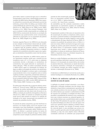 A interação entre a cana-de-açúcar e ambientes de produção estressantes

para tentar reduzir a perda de água para a atmosfera
(transpiração) e assim evitar a desidratação excessiva em
condição de déficit hídrico (Machado, 2009). Essa resposta adaptativa é promovida pelo fechamento parcial dos
estômatos, primeira linha de defesa, que também afeta
a disponibilidade de substrato (CO2) para a fotossíntese
(Chaves et al., 2002; Flexas et al.; 2006; Lawlor, 2002;
Yordanov et al., 2003). Esse processo fisiológico vital
para as plantas é então comprometido em condição de
déficit hídrico, ocasionando decréscimos na produção de
carboidratos que posteriormente seriam armazenados,
utilizados na respiração e/ou no crescimento das plantas
(Rae et al., 2005; Singels et al., 2005).
Contudo, segundo Flexas et al. (2004) há uma discussão
se esta redução na fotossíntese é decorrente de resistências difusivas ou por problemas metabólicos. Sendo que
o conteúdo total de proteínas solúveis, o conteúdo de
clorofila e a eficiência fotoquímica máxima e a redução
repentina da condutância estomática sugere uma regulação no metabolismo fotossintético neste nível de estresse.
Em plantas mais tolerantes ao déficit hídrico pode haver ajustamento osmótico, sendo que o acúmulo de íons
inorgânicos como o K+ e o Cl-, assim como as moléculas
acumuladas devido a alterações no metabolismo de
carboidratos, tem papel relevante no ajustamento osmótico (Morgan, 1984). Os solutos acumulados durante
o déficit hídrico agem na manutenção do balanço da
água na célula, na proteção de enzimas e de membranas,
são fontes de nitrogênio e carbono após a reidratação,
compreendendo tanto os íons inorgânicos como os ácidos
orgânicos (malato e aspartato), carboidratos solúveis (sacarose, frutose, glicose, frutano e trealose) e aminoácidos
livres e proteínas (Ashraf & Foolad, 2007; Hanson & Hitz,
1982; Hoekstra et al., 2001; Lawlor, 2002; McCree et al.,
1984; Wahid, 2007; Yordanov et al., 2003).
Os solutos mais relevantes são os açúcares solúveis, amino+
ácidos e K (Turner & Jones, 1980). Boa correlação entre
o acúmulo de prolina (aminoácido livre) e a tolerância
à seca de plantas tem sido observada (Arrazate et al.,
2005), no entanto, há resultados divergentes na literatura
(Akram et al., 2007). O aumento no conteúdo de prolina
pode ocorrer pelo aumento na síntese e/ou redução da
oxidação e/ou menor incorporação em proteínas e/ou
aumento da proteólise (Lawlor, 2002).
O acúmulo de solutos compatíveis, que não interferem na
estrutura e na função celular, ocorre em resposta à desidratação e tem como finalidade a regulação osmótica
e a manutenção da hidratação celular (Hoekstra et al.,
2001). Ao diminuir o potencial osmótico do tecido, há
uma tendência de maior retenção de água. Vários solutos
compatíveis causam redução no potencial osmótico celular

quando em alta concentração, podendo
levar ao ajustamento osmótico (Yordanov et al., 2003). A glicina-betaína e
a prolina são importantes exemplos
de metabólitos que têm conteúdo aumentado e estão
relacionados ao ajustamento osmótico em condição de
déficit hídrico (Arrazate et al., 2005; Ashraf & Foolad,
2007; Kishor et al., 2005).
O ajustamento osmótico é tido como um mecanismo ativo
de concentração de solutos no citoplasma celular, capaz
de reduzir o potencial osmótico e conseqüentemente o potencial total da água em tecidos vegetais e assim manter
o abastecimento de água (Medrano & Flexas, 2003). O
aumento do gradiente de potencial entre as folhas e o
solo torna menos difícil o movimento da água entre essas
regiões do contínuo solo-planta-atmosfera em condição
de défícit hídrico. O ajustamento osmótico também é
importante para manter o volume celular, evitando a
plasmólise e os danos em membranas (Medrano & Flexas,
2003) e impedindo danos na atividade bioquímica da
fotossíntese (Cornic et al., 1992).
Dentre as razões fisiológicas que determinam as diferenças entre genótipos tolerantes e sensíveis à seca, pode-se
destacar a (i) manutenção do estado hídrico dos tecidos
em plantas tolerantes, relacionada ao rápido decréscimo
da abertura estomática e limitação da transpiração, e
a (ii) eficiente remoção dos efeitos negativos da seca
durante a reidratação (Grzesiak et al., 2006).
A tolerância ao déficit hídrico é variável de acordo com o
estádio fenológico e a variedade (Machado et al., 2009).

3.	Matriz de ambientes aplicada ao manejo
varietal em cana-de-açúcar.
A definição do plantel varietal associado a sua disponibilização e alocação constituem uma das etapas mais
dinâmicas e importantes no planejamento agronômico de
uma unidade produtora de cana-de-açúcar. A utilização
de critérios técnicos que associem o conhecimento do perfil
de resposta da variedade, as condições de clima e solo
permitem a possibilidade de minimizar erros, contribuindo
para que a planta expresse seu potencial genético. Alguns estudos indicam que a produtividade atual no estado
de São Paulo, 90 toneladas/ha equivale a apenas 25%
do potencial biológico da cultura da cana-de-açúcar. Isto
ocorre por existirem fatores abióticos e bióticos interagindo como “gargalos” de restrição. O manejo varietal
em cana-de-açúcar é uma estratégia que procura explorar os ganhos gerados pela interação genótipo versus
ambiente, ou seja, tem como objetivo alocar diferentes
variedades comerciais no ambiente que proporcionem
35

Tópicos em Ecofisiologia da Cana de Açúcar

_projeto1.indb 35

13/10/10 10:22

 