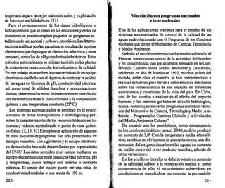 importancia para la mejor administración y explotación
de los recursos hidráulicos. (21)
Para el procesamiento de los datos hidrológicos e
hidroquímicos que se crean en las estaciones y redes de
monitoreo se pueden emplear paquetes de programas es­
tadísticosdeuso generalyso
ftwareespecíficos.Lasdetenni
­
naciones analíticas pueden garantizarse empleamo ·equipos
electrónicosquedispongande electrodos selectivosy otros
sensores, como losdepHy conductividadeléctrica. Estos
métodos automatizados se utilizan también en las plantas
detratamientopara controlar los indicadores de calidad.
·
Enestetrabajo sedescribenlascaracterísticasdeunequipo
electrónicodiseñadoconelobjetivodecontrolarlacalidad
de las aguas en términos de pH, conductividad eléctrica,
así como total de sólidos disueltos y concentraciones
iónicas, determinados estos últimos mediante correlacio­
nes matemáticas entre la conductividad y la composición
química a una temperaturaconstante (25° C).
Los sistemas automatizados se emplean en el proce­
samiento de datos hidroquímicos e hidrológicos y per­
miten la caracterización de los recursos hídricos en las
cuencasy redesde cóntroldesde el punto de vista quími­
co-físico. (5, 15, 35) Ejemplos de aplicación de algunos
de estos paquetes de programas han sido presentados en
trabajos recientes. Los algoritmosy el equipo electróni­
co de medición han sido desarr
ollados por especialistas
del CNIC. Los datos se miden en el campo mediante un
equipo electrónico que mide conductividad eléctrica, pH
y temperatura, puede trabajar con baterías o corriente
eléctrica. El sensor del equipo puede ser una celda de
conductividad estándar o una sonda de 100 m.
220
Vinculación con programas nacionales
e internacionales
Una de las aplicaciones previstas para el empleo de los
sistemas automatizados de control de la calidad de las
aguas está relacionada con el Programa de los Cambios
Globales que dirige el Ministerio de Ciencia, Tecnología
y Medio Ambiente.
Debido al recalentamiento que ha estado sufriendo el
Planeta, como consecuencia de la actividad del hombre
y en concordancia con los acuerdos tomados en la Con­
ferencia Cumbre sobre Medio Ambiente y Desarrollo,
celebrada en Río de Janeiro en 1992, muchos países del
mundo, entre ellos el nuestro, se han comprometido a
realizar esfuerzos para llevar a cabo estudios detallados
� sobre las consecuencias de ese impacto en diferentes
ecosistemas y cuestiones de la vida del país. En Cuba,
uno de los asuntos a evaluar es el efecto del impacto
humano y los cambios globales en el ciclo hidrológico,
lo cual constituye uno de los programas científico-técni­
cos del Ministerio de Ciencia, Tecnología y Medio Am­
biente -Programa los Cambios Globales y la Evolución
del Medio Ambiente Cubano"-.
De acuerdo con los pronósticos, como consecuencia
de los cambios climáticos para el 2040, se debeproducir
un aumento de 3,0° C en la temperatura media atmosfé­
rica; cambios en el régimen de precipitaciones; wia dis­
minución del oxígeno disuelto en las aguas; un aumento
de medio metro del nivel oceánico mundial, además de
otras variaciones.
En los acuíferos litorales se debe producirun aumento
de la salinidad debido a la penetración marina y, como
consecuencia de ello, el escurrimiento subterráneo en
condiciones de mezcla debe incrementar la permeabili-
221
 