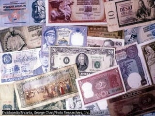 OBJETIVOS PRINCIPALES DE LA UNION EUROPEA 
6 
a) Crear un mercado único en un sistema normalizado aplicado en todos 
los países miembros, 
b) Libre circulación de personas, bienes, servicios y capitales, 
c) Mantener políticas comunes en el comercio, la agricultura, los 
transportes, la pesca y el desarrollo regional, entre otros. Sin embargo es 
importante subrayar que el inciso 
b) se convirtió en nuestros días en una eliminación de barreras comerciales, 
pasando por las ideológicas, políticas y socioculturales; para finalmente 
también incluir las de libre tránsito de personas, generando un fenómeno 
global. 
 