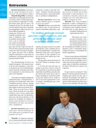 Entrevista
Revista Canavieiros: A participa- comercial e trading e não pelo “farRevista Canavieiros: Essas oscilação do capital estrangeiro do setor é ming”. Preferem construir parcerias ções no preço na bomba não acabam
crescente. Até onde podemos chegar? com fornecedores, o que pode benefi- desgastando a cadeia produtiva e, de
Maurílio Biagi Filho: A internaci- ciar os produtores independentes.
certa forma, reduzindo a eficácia dos
onalização e concentração do setor são
trabalhos que vem sendo feitos para
crescentes. Hoje os trinta maiores gruRevista Canavieiros: Existe uma melhorar a imagem do setor?
pos econômicos controlam 91 usinas, solução definitiva para as oscilações
Maurílio: Sim, essas oscilações
processam quase 50% da cana e são no preço do etanol?
desgastam a cadeia e enfraquecem a
responsáveis por 54% da oferta de álMaurílio: Reitero o que tenho dito imagem do setor junto à opinião públicool da região Centro-Sul. O aumento nos últimos anos. O setor precisa al- ca nacional, como o próprio consumida concentração é reflexo da crise vivi- cançar a maturidade empresarial, o que dor. Mais uma vez aqui aponto a neda em 2008 e da grande excessidade fundamental de
"As tradings preferem construir
pansão que fizemos sem
organização da oferta.
respaldo econômico imeparcerias com fornecedores, pois não
diato. A tendência é que
Precisamos nos esforpossuem interesse em atuar
as unidades menos produçar para consolidar a imativas e que se endividagem positiva do etanol junno farming (na lavoura)"
ram sejam incorporadas.
to à opinião pública nacioNo início dessa década
nal e internacional, através
previ que em 2012, algo em torno de
significa perseguir menos os recordes da consolidação de medidas já em an20% de toda a cana processada no país de produção e mais a melhora dos ín- damento, como o zoneamento agroeestaria nas mãos de grupos estrangei- dices de rentabilidade. Considero fun- cológico da cana e a consolidação dos
ros. Agora vejo que, com os últimos damental, ainda, que o setor organize marcos regulatórios.
negócios realizados e os que estão em a sua oferta, ou seja, aprenda a venandamento, este percentual será ultra- der em doze meses aquilo que é proÉ preciso que tenhamos habilidade
passado ainda em 2010.
duzido em oito.
de comunicar, de forma clara e integraPor que agora o preço do etanol vai da, ou seja, diversas entidades envolSou absolutamente favorável ao ficar alto? Porque os estoques são pe- vidas num mesmo projeto de comunicapital estrangeiro. Obviamente trata- quenos.
cação, todos os benefícios ambientais
se de um setor estratégico e seria muiE vai ficar tão mais alto que vai do etanol. Não basta ser, é preciso ser
to desejável que fosse predominante- obrigar o governo a intervir como já e aparecer.
mente nacional, até porque não sabe- fez no passado. O governo tem papel
mos exatamente os reais interesses de importante no problema, pois não cumO que é preciso comunicar? Que
quem está chegando.
pre uma lei que existe, que é a dos es- apenas 2% da área agrícola brasileira é
toques estratégicos. O governo já dis- ocupada pela cultura da cana; que o
Vou te dar um exemplo. Quando nós se que não cumpri essa lei, sendo as- aumento da produção está ligado ao
administrávamos a SantaelisaVale, a sim só nos resta organizarmos o nos- aumento da produtividade; que as usiprefeitura de Sertãozinho tinha uma so estoque, considerando que o inte- nas não estão instaladas no bioma amaverdadeira parceria conosco, porque resse é nosso.
zônico ou no Pantanal. Há uma série
repassávamos verbas de arrecadação
para ajudar no desenvolvimento da cidade. Talvez essa não fosse a forma
mais correta do ponto de vista administrativo, mas o nosso carinho pela
cidade falava mais alto. Os administradores que vêm provavelmente só vão
pensar nos resultados da empresa. A
mesma coisa acontecia no caso dos
fornecedores de cana, suas associações e cooperativas.

“

Revista Canavieiros: Quais os desafios que a internacionalização do
setor impõe para os produtores independentes de cana?
Maurílio: As empresas estrangeiras se interessam pela parte industrial,
6

Revista Canavieiros - Novembro de 2009

 