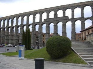 MONUMENTS ARQUITECTÒNICS És la civilització que ha deixat més monuments arquitectònics arreu d’Europa 