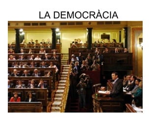 LA DEMOCRÀCIA Significa govern del poble i la van crear els grecs! Els romans la van rebutjar! Però nosaltres la vam recuperar! 